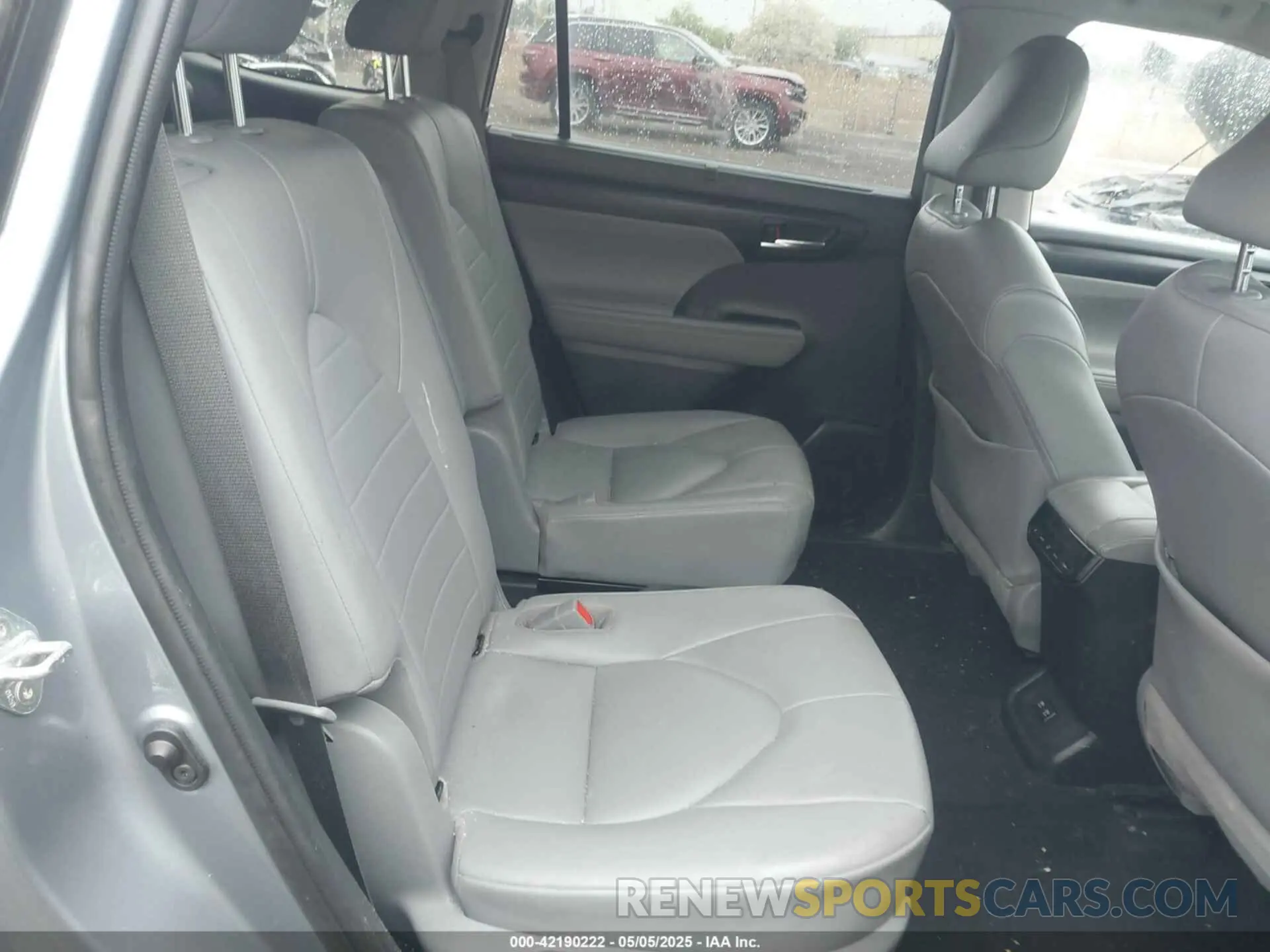 8 Photograph of a damaged car 5TDGZRAHXLS011098 TOYOTA HIGHLANDER 2020