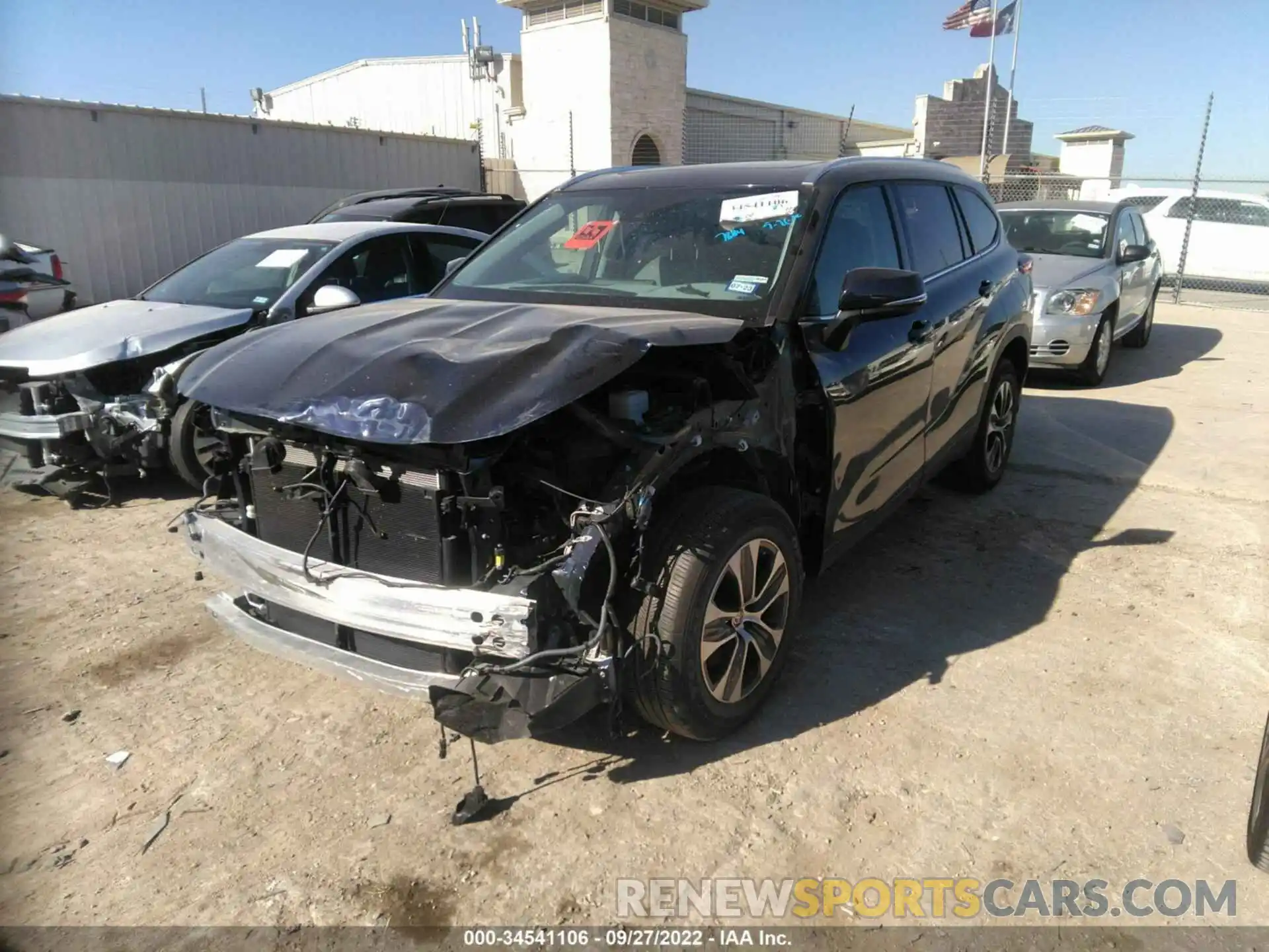 2 Photograph of a damaged car 5TDGZRAHXLS020948 TOYOTA HIGHLANDER 2020