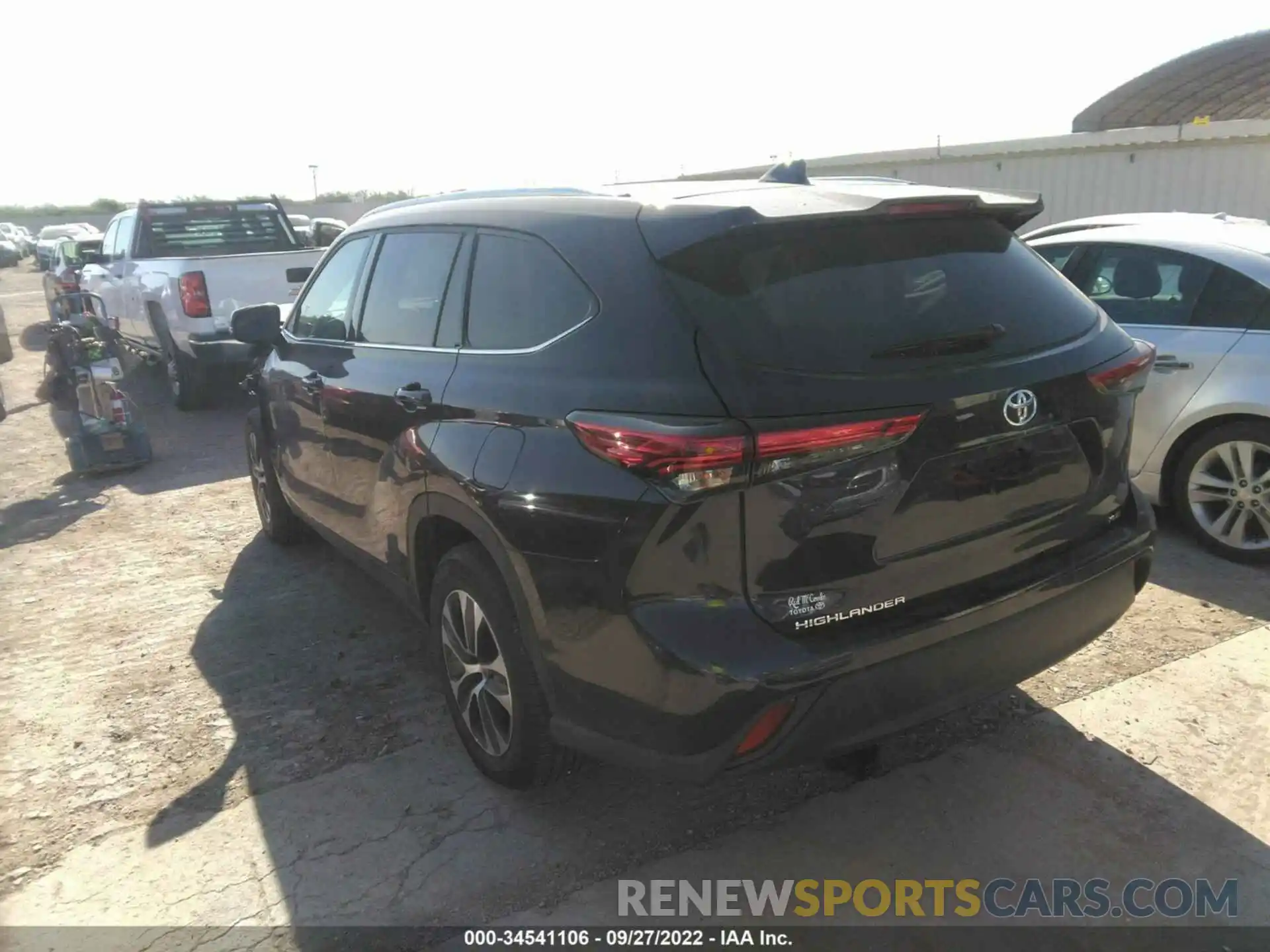 3 Photograph of a damaged car 5TDGZRAHXLS020948 TOYOTA HIGHLANDER 2020