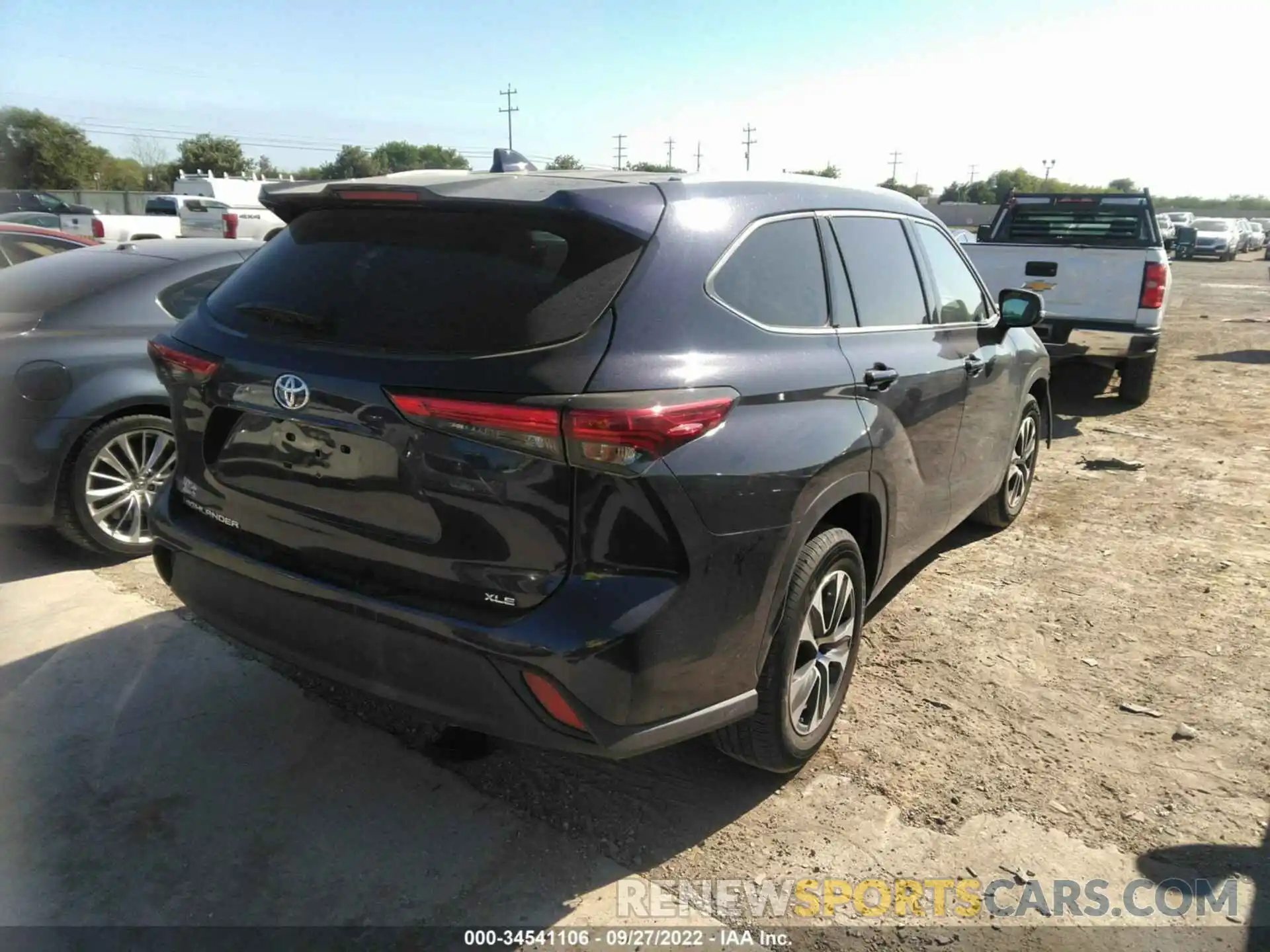 4 Photograph of a damaged car 5TDGZRAHXLS020948 TOYOTA HIGHLANDER 2020