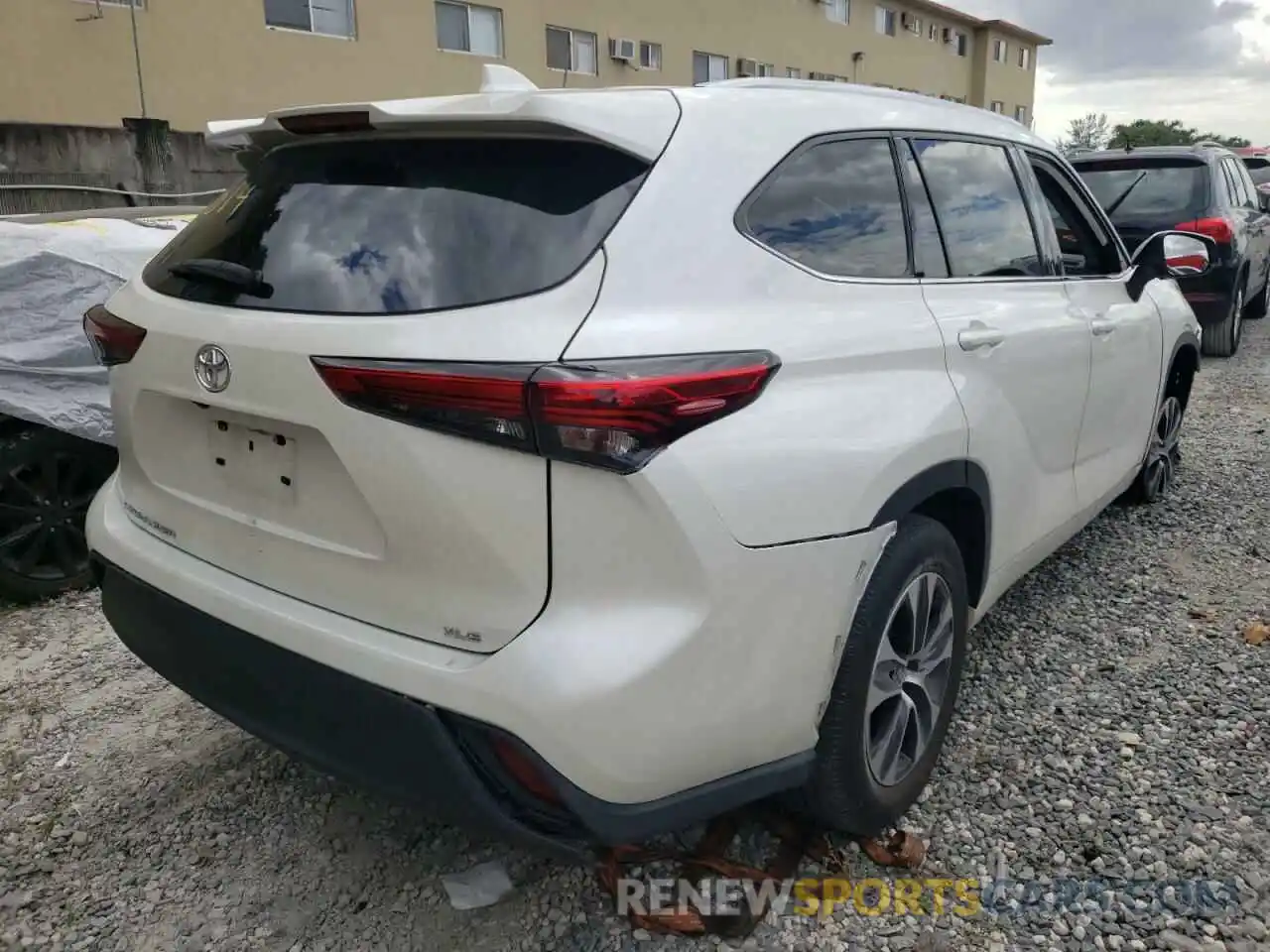 4 Photograph of a damaged car 5TDGZRAHXLS024014 TOYOTA HIGHLANDER 2020