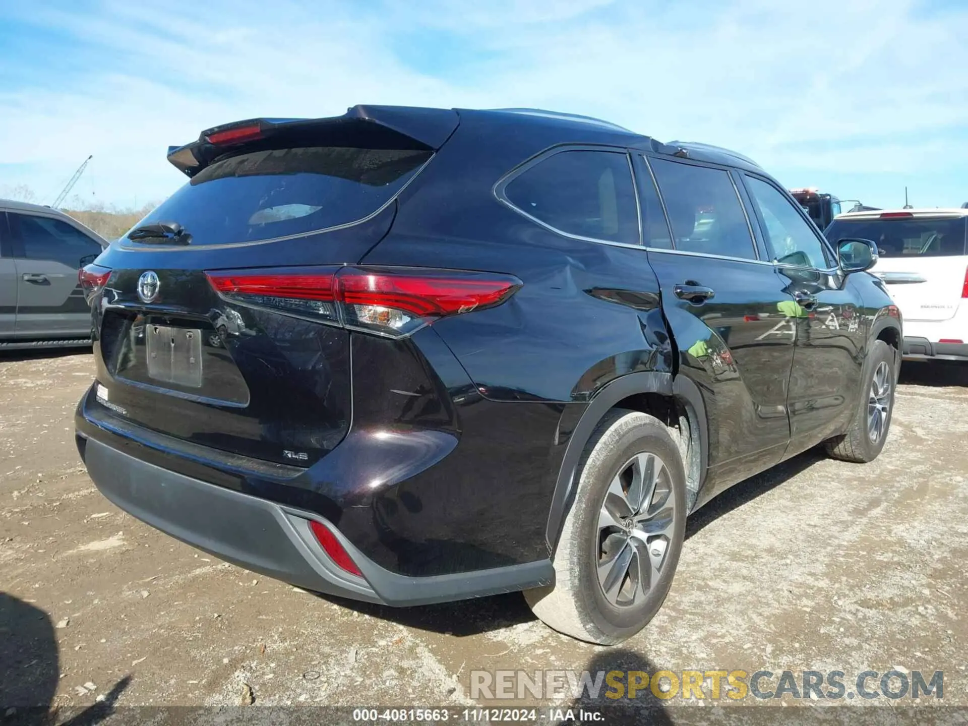 4 Photograph of a damaged car 5TDGZRAHXLS030590 TOYOTA HIGHLANDER 2020