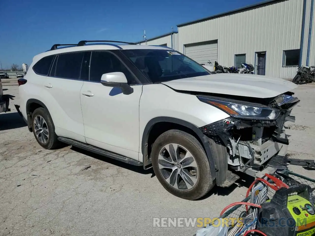 4 Photograph of a damaged car 5TDGZRAHXLS503341 TOYOTA HIGHLANDER 2020