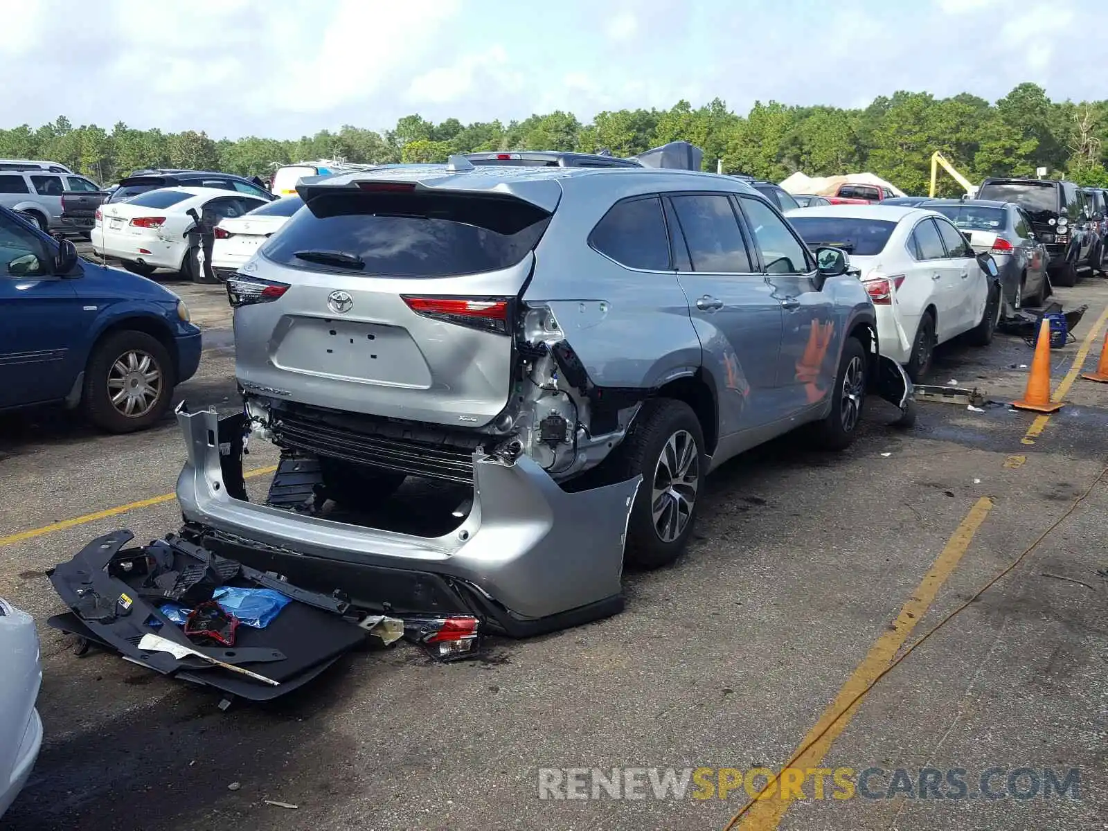 4 Photograph of a damaged car 5TDGZRAHXLS509821 TOYOTA HIGHLANDER 2020