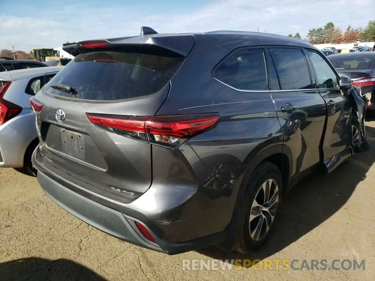 4 Photograph of a damaged car 5TDGZRBH0LS007348 TOYOTA HIGHLANDER 2020