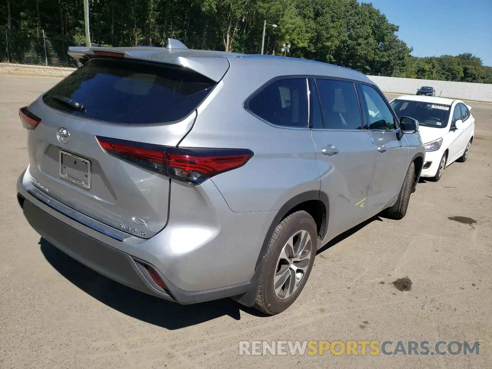 4 Photograph of a damaged car 5TDGZRBH0LS035277 TOYOTA HIGHLANDER 2020