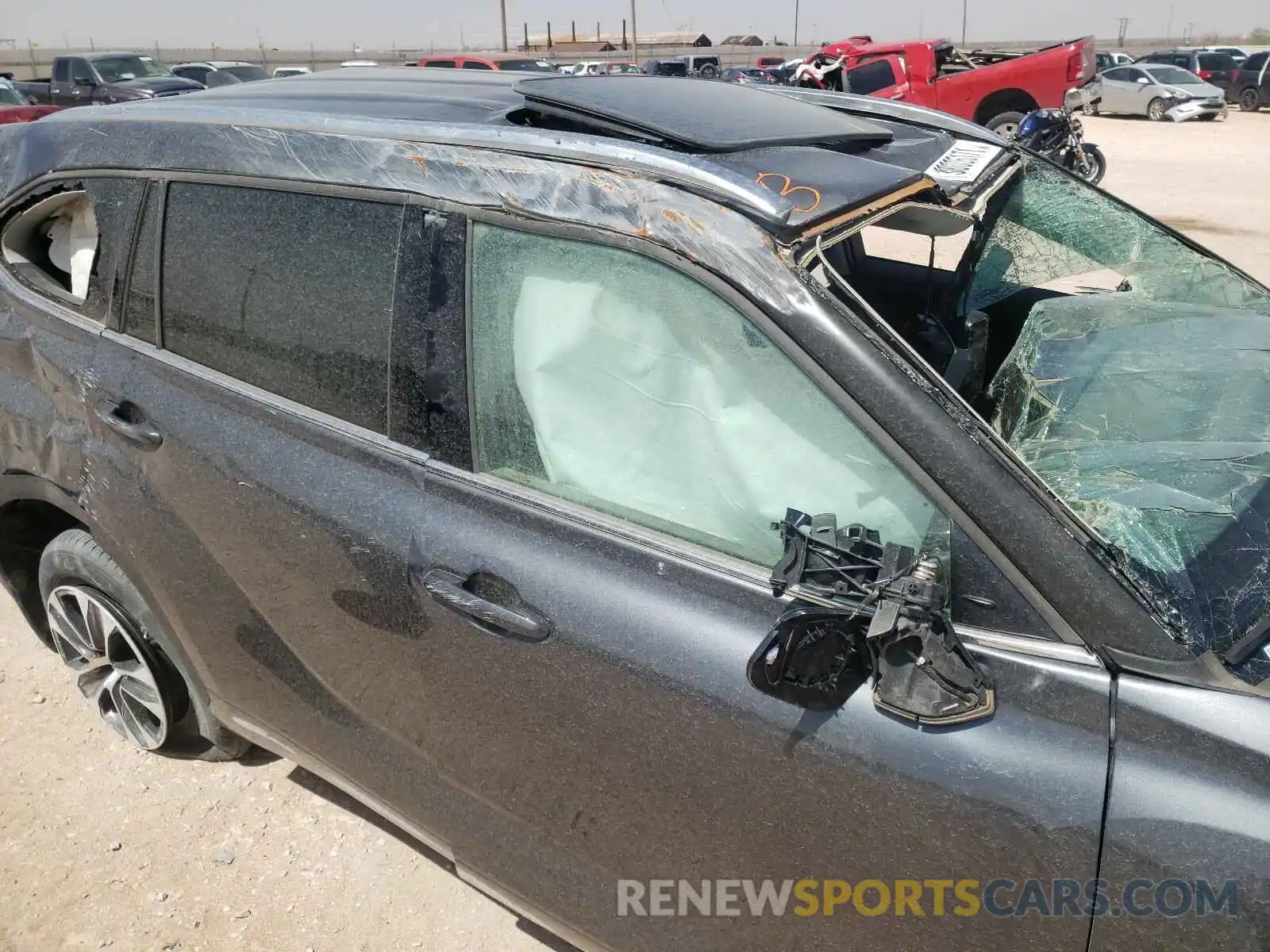 9 Photograph of a damaged car 5TDGZRBH1LS011389 TOYOTA HIGHLANDER 2020