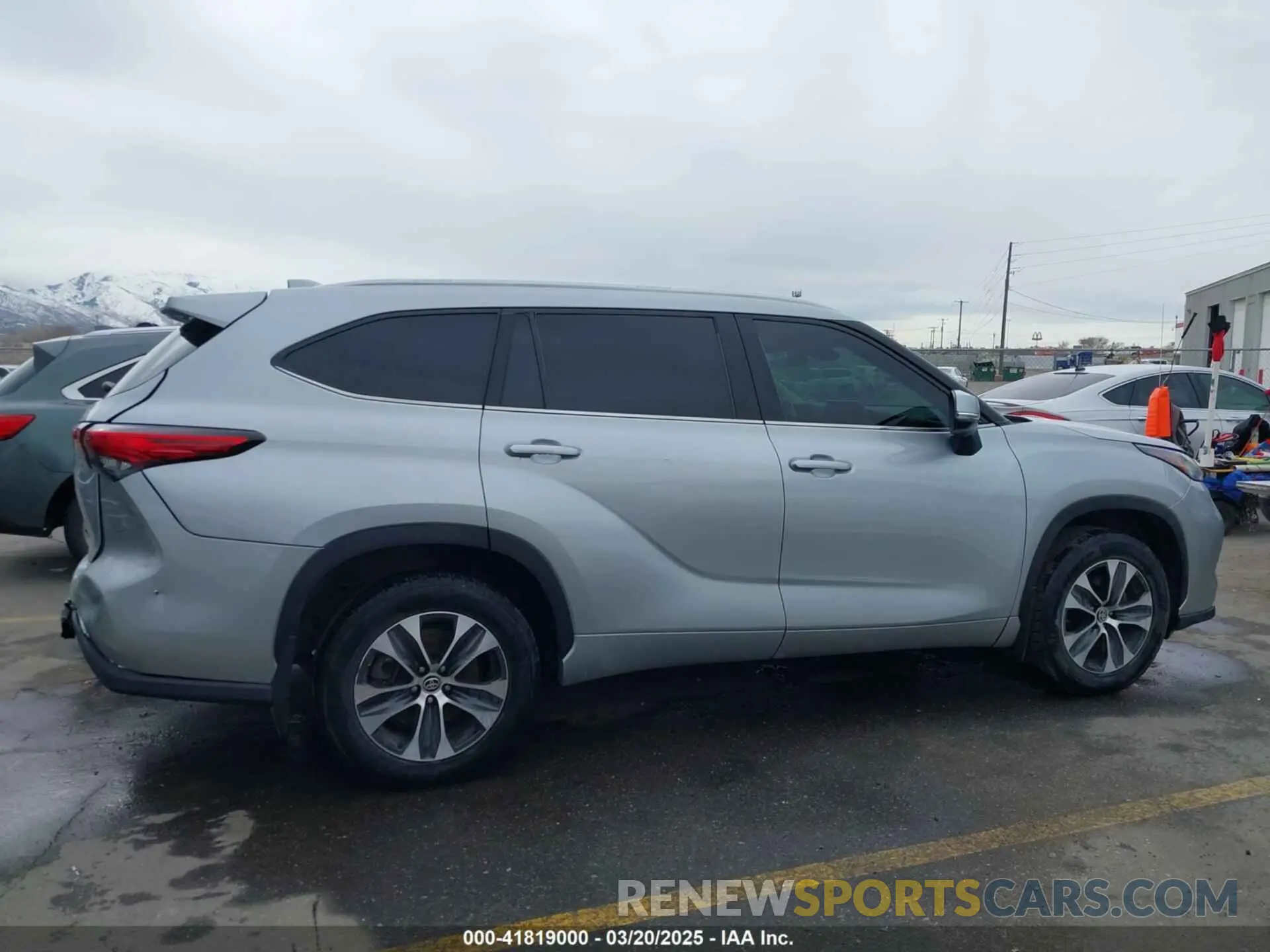 14 Photograph of a damaged car 5TDGZRBH1LS502142 TOYOTA HIGHLANDER 2020