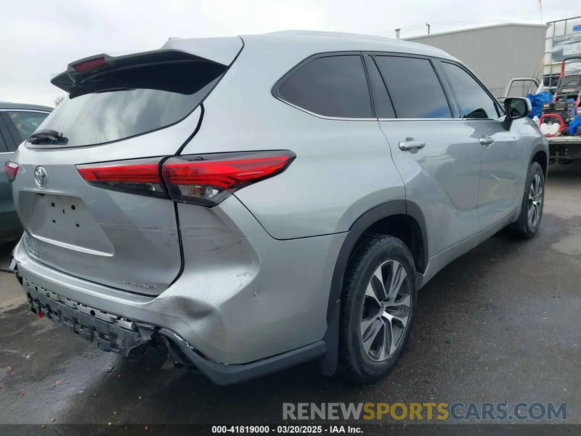 4 Photograph of a damaged car 5TDGZRBH1LS502142 TOYOTA HIGHLANDER 2020