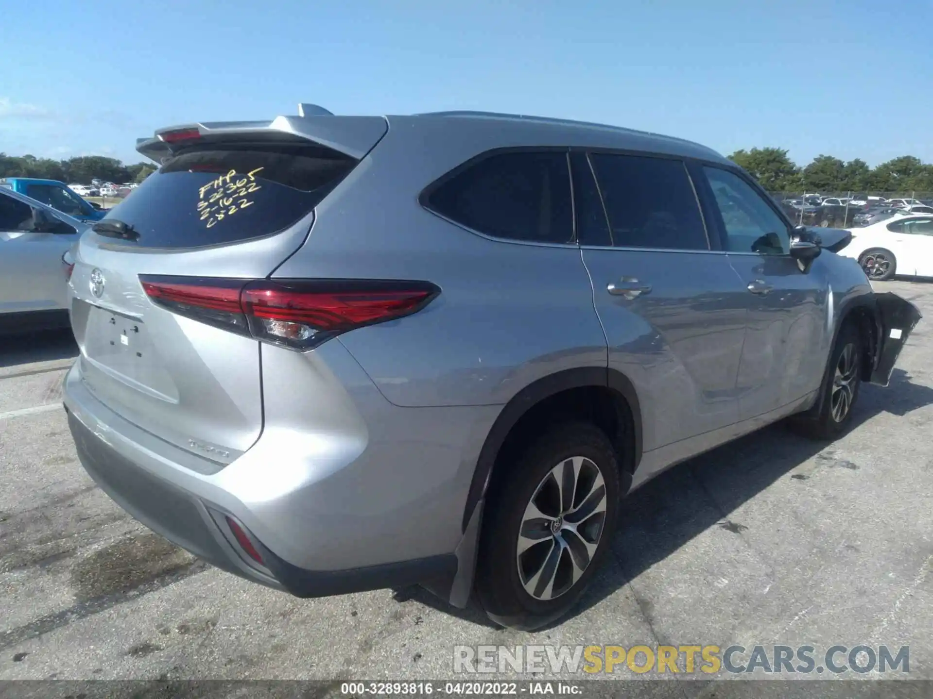 4 Photograph of a damaged car 5TDGZRBH1LS502822 TOYOTA HIGHLANDER 2020