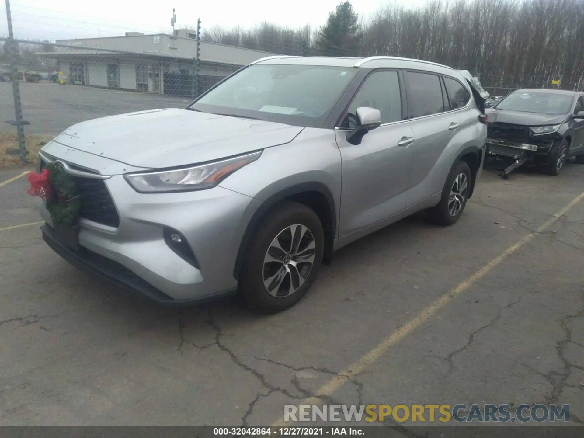 2 Photograph of a damaged car 5TDGZRBH2LS055207 TOYOTA HIGHLANDER 2020