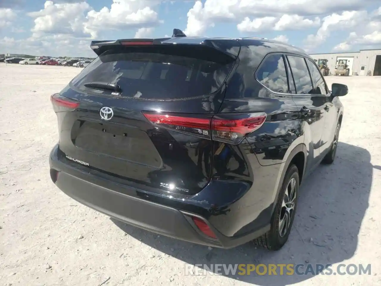 4 Photograph of a damaged car 5TDGZRBH2LS511464 TOYOTA HIGHLANDER 2020