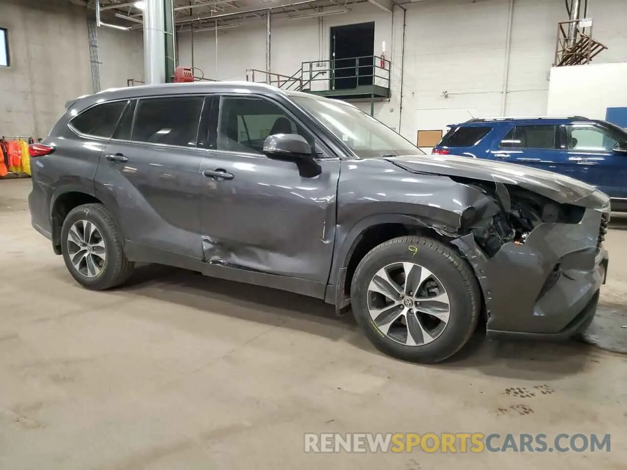 4 Photograph of a damaged car 5TDGZRBH3LS017789 TOYOTA HIGHLANDER 2020