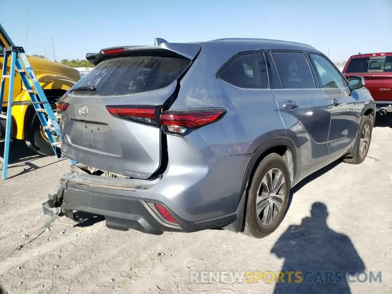 4 Photograph of a damaged car 5TDGZRBH3LS040912 TOYOTA HIGHLANDER 2020