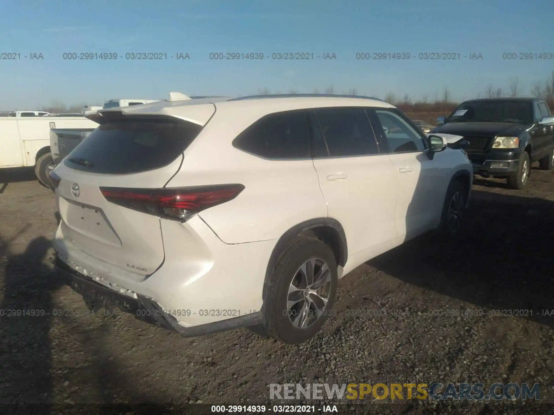 4 Photograph of a damaged car 5TDGZRBH3LS043678 TOYOTA HIGHLANDER 2020