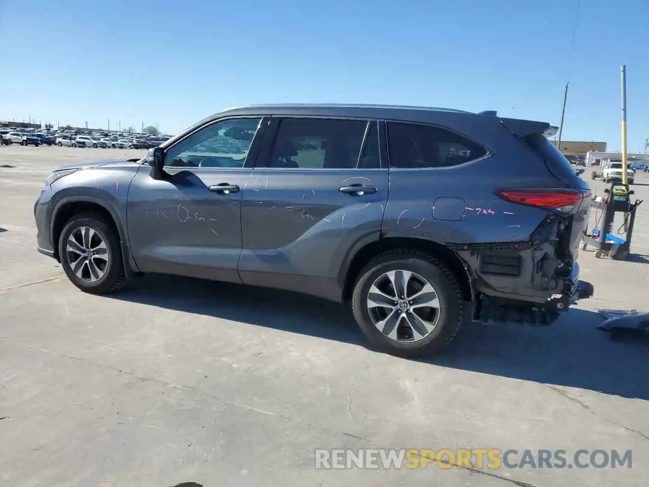 2 Photograph of a damaged car 5TDGZRBH4LS005747 TOYOTA HIGHLANDER 2020