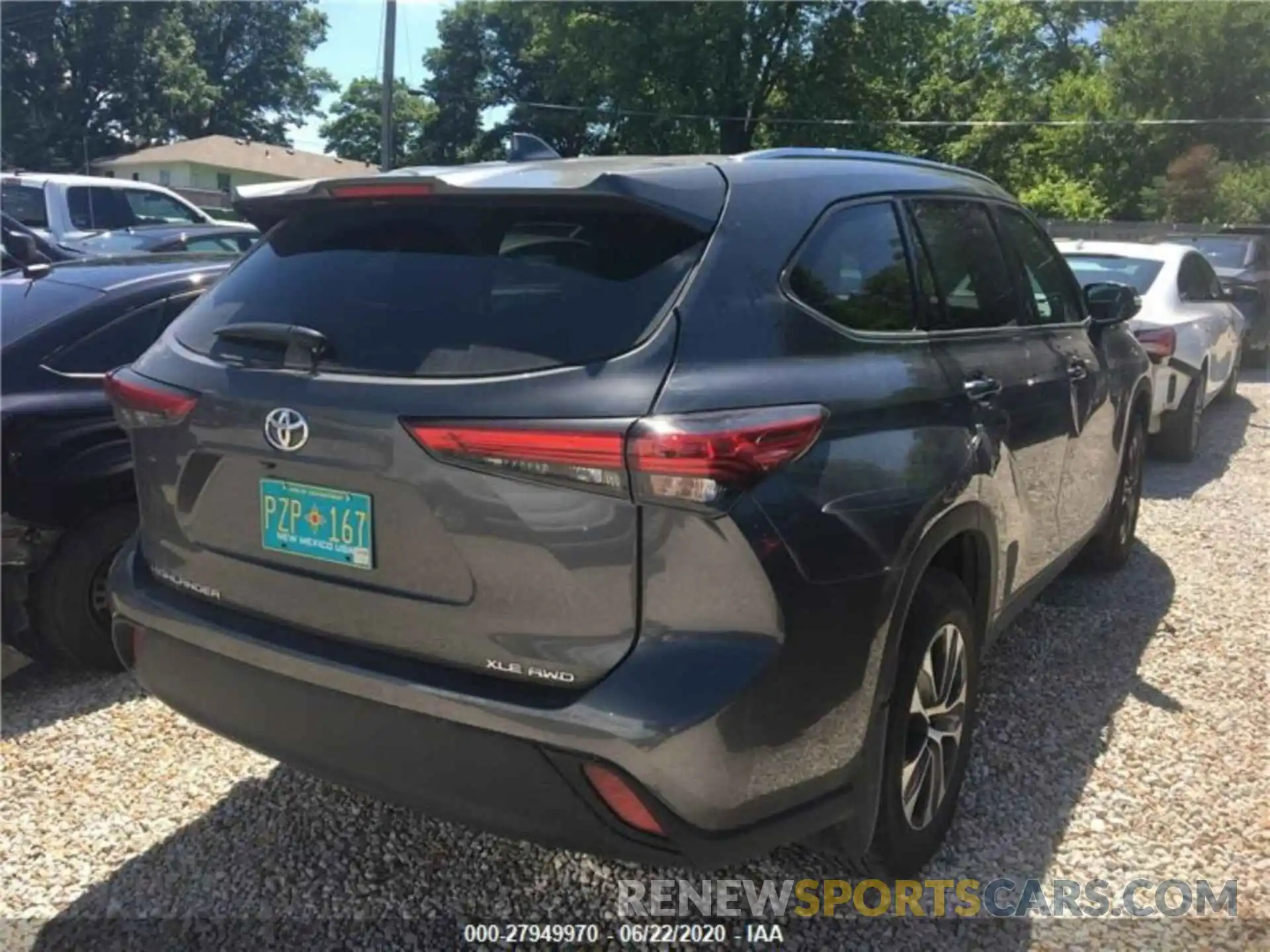 4 Photograph of a damaged car 5TDGZRBH4LS009085 TOYOTA HIGHLANDER 2020