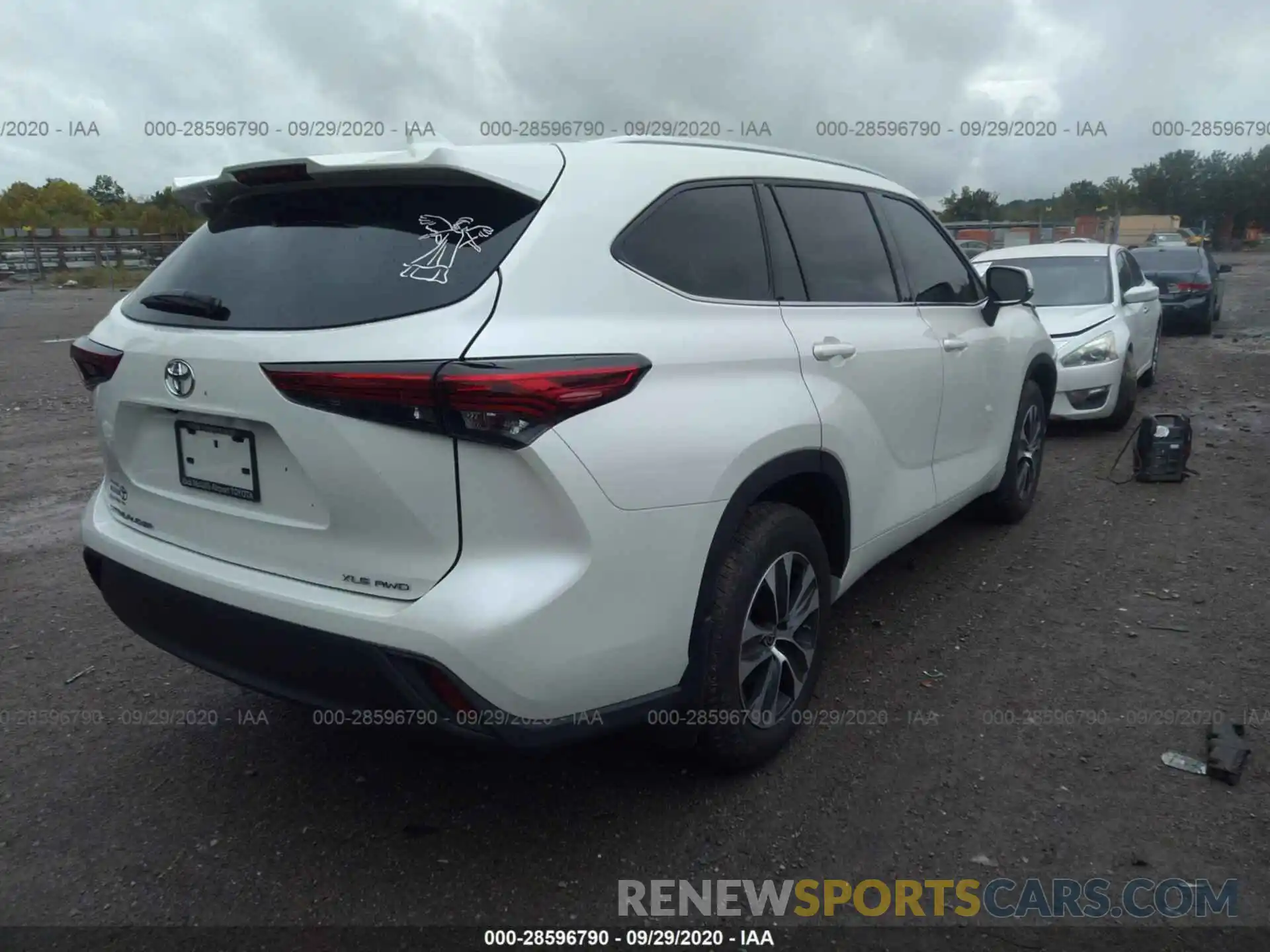 4 Photograph of a damaged car 5TDGZRBH4LS502619 TOYOTA HIGHLANDER 2020