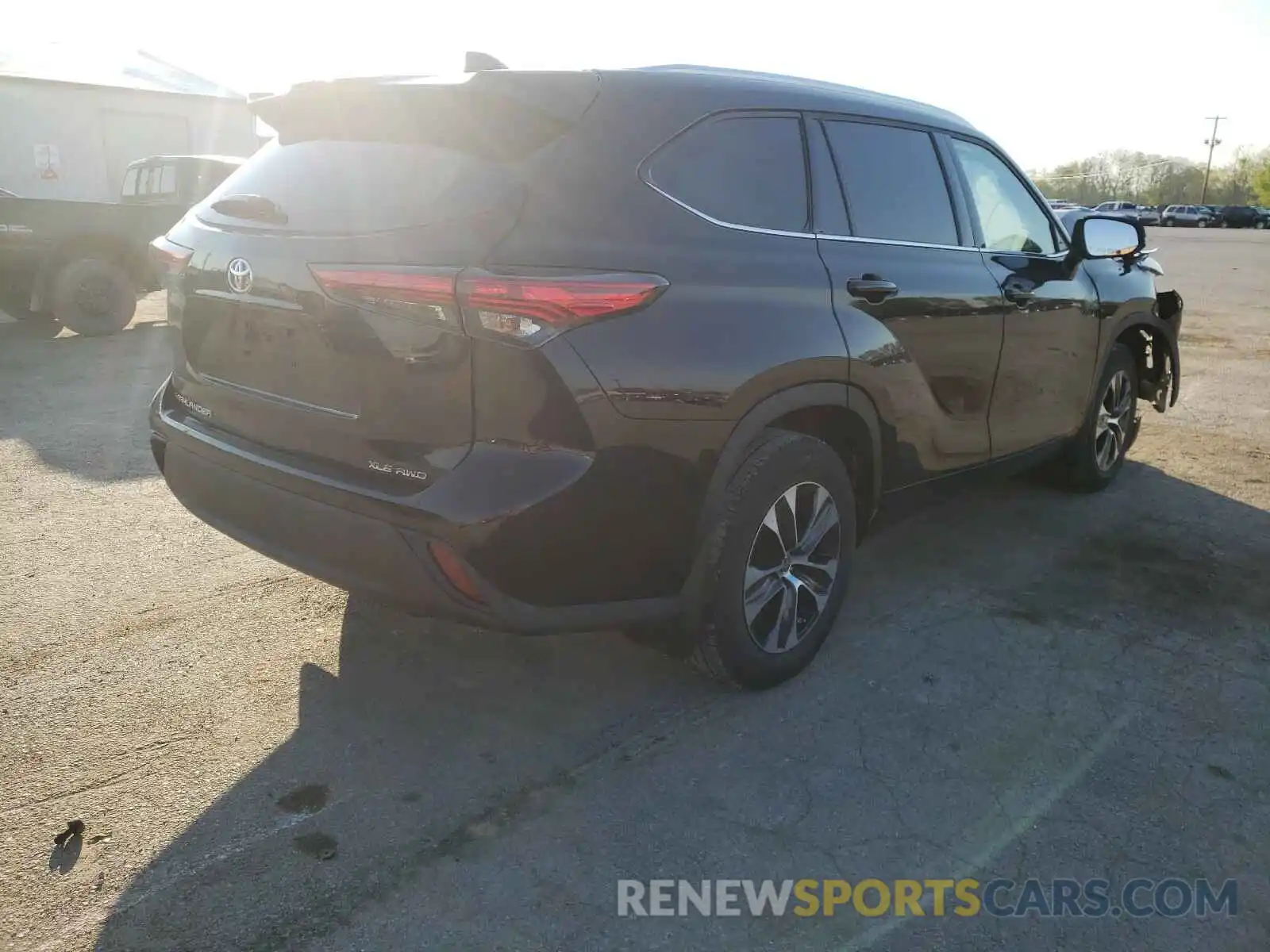 4 Photograph of a damaged car 5TDGZRBH5LS010018 TOYOTA HIGHLANDER 2020