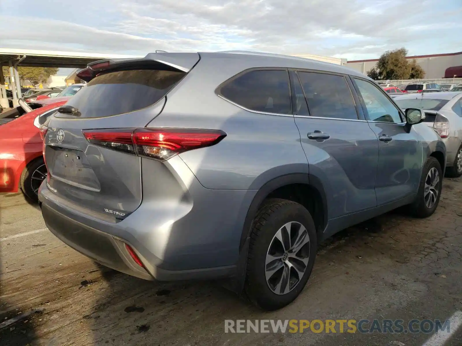 4 Photograph of a damaged car 5TDGZRBH5LS010973 TOYOTA HIGHLANDER 2020