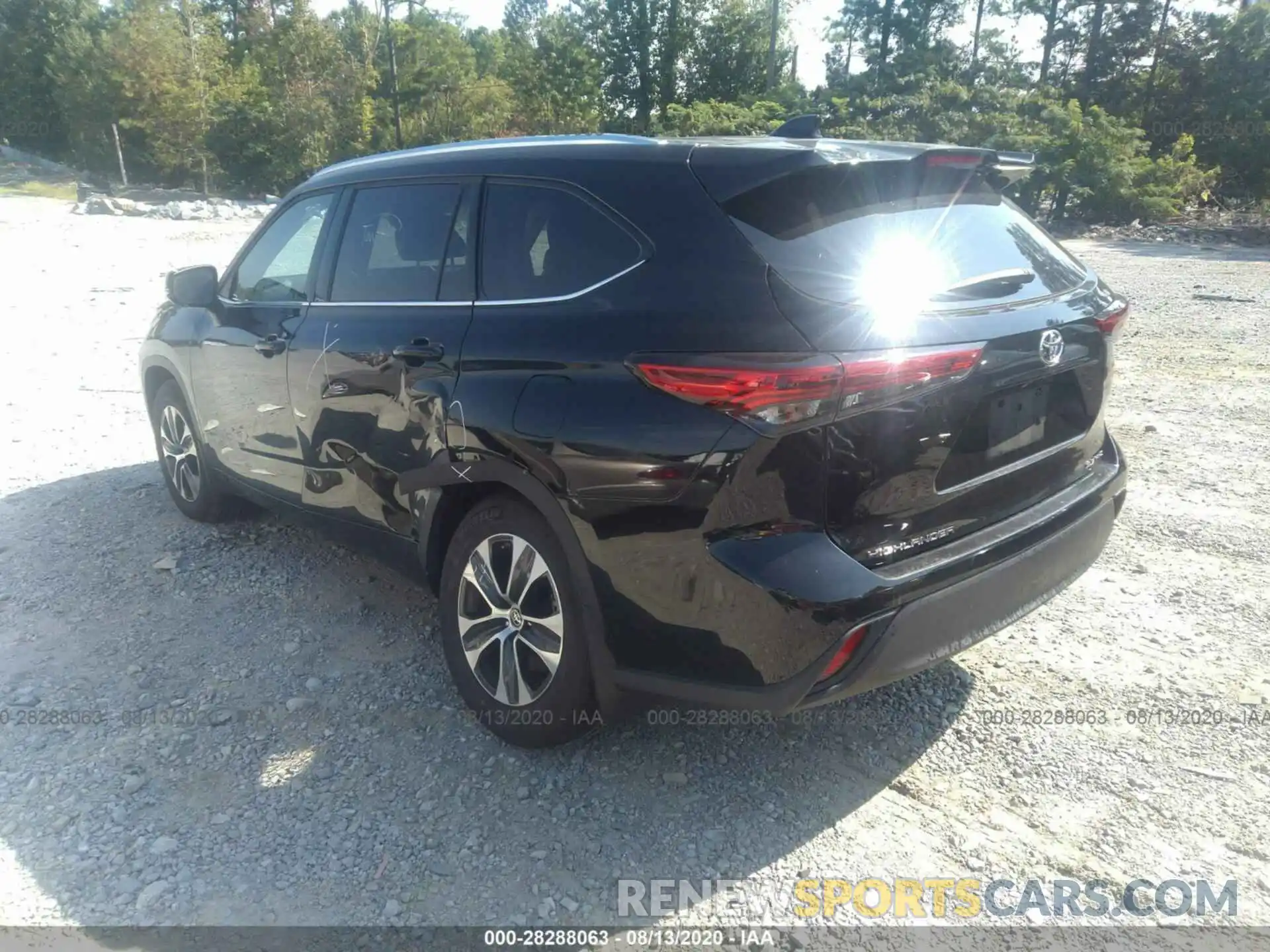 3 Photograph of a damaged car 5TDGZRBH5LS501236 TOYOTA HIGHLANDER 2020