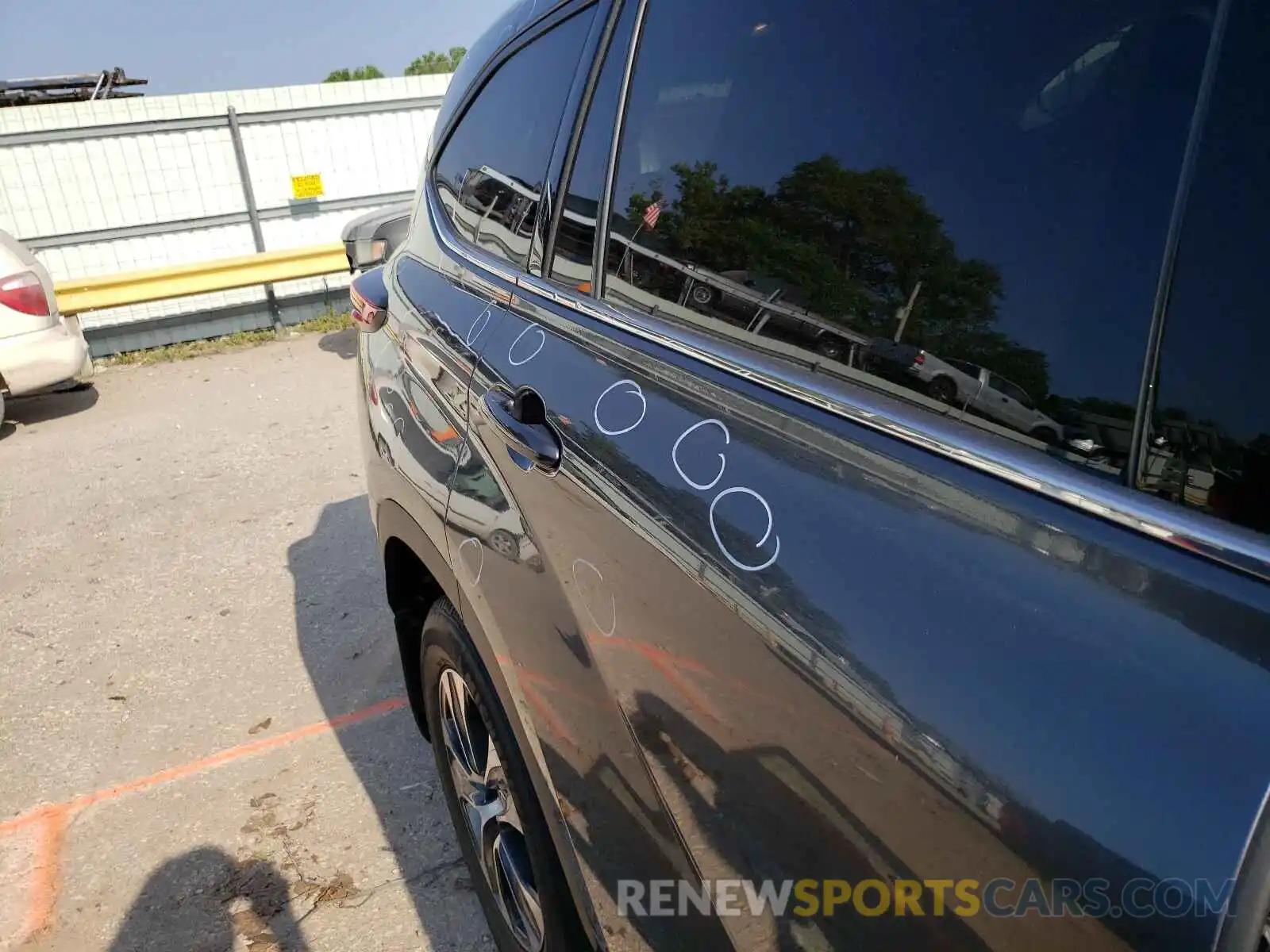 9 Photograph of a damaged car 5TDGZRBH6LS020363 TOYOTA HIGHLANDER 2020