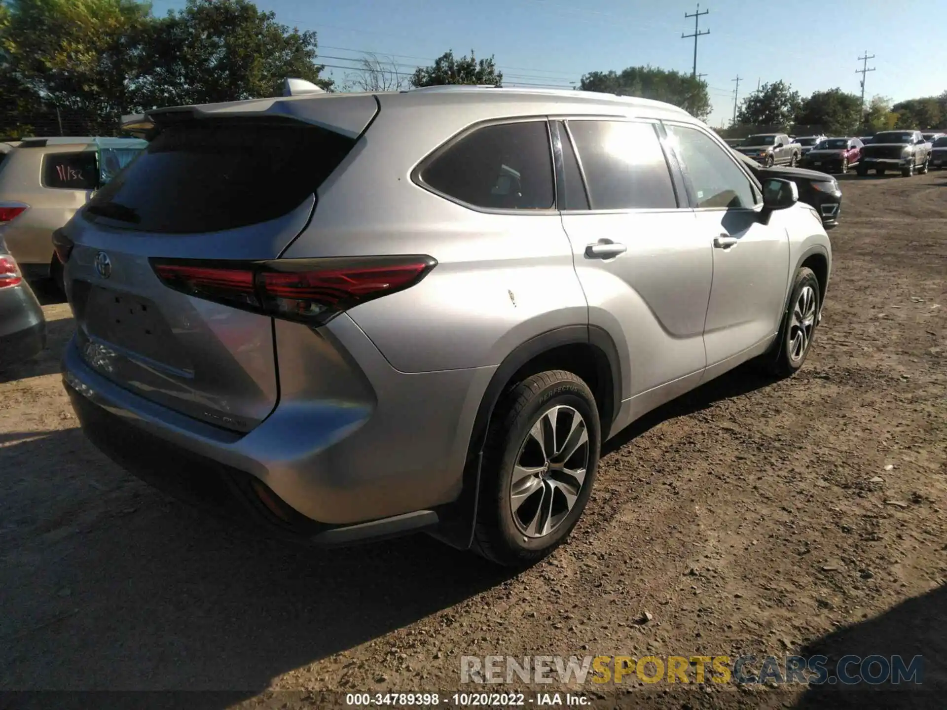 4 Photograph of a damaged car 5TDGZRBH8LS016654 TOYOTA HIGHLANDER 2020