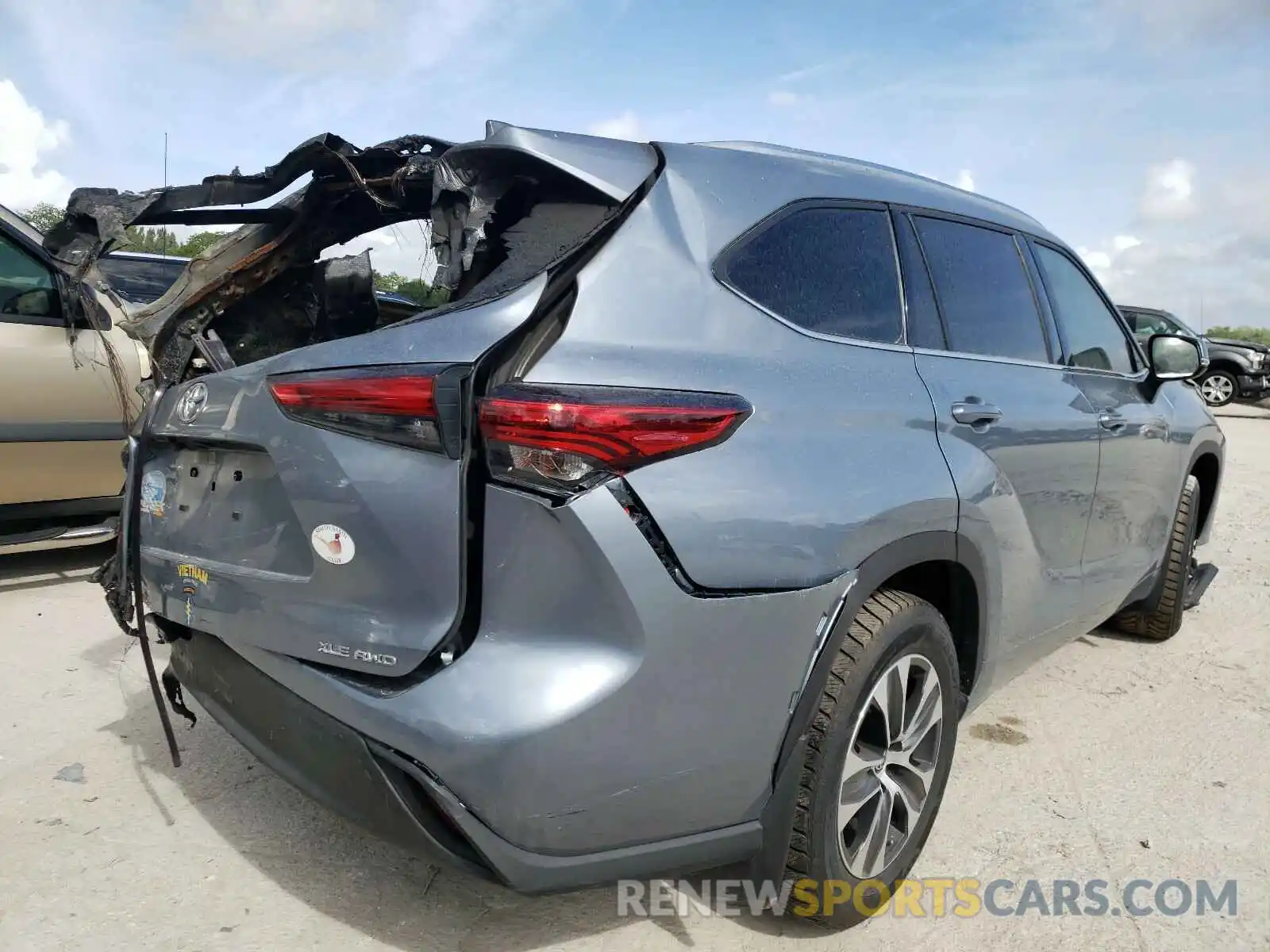 4 Photograph of a damaged car 5TDGZRBH8LS022115 TOYOTA HIGHLANDER 2020