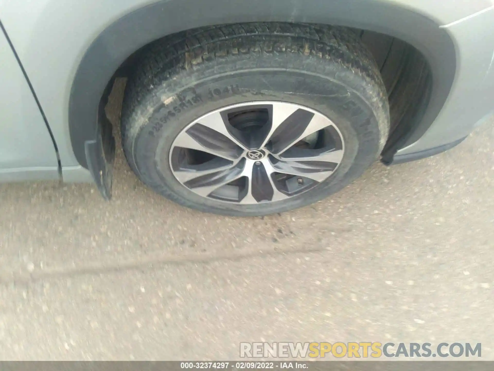 15 Photograph of a damaged car 5TDGZRBH8LS500209 TOYOTA HIGHLANDER 2020