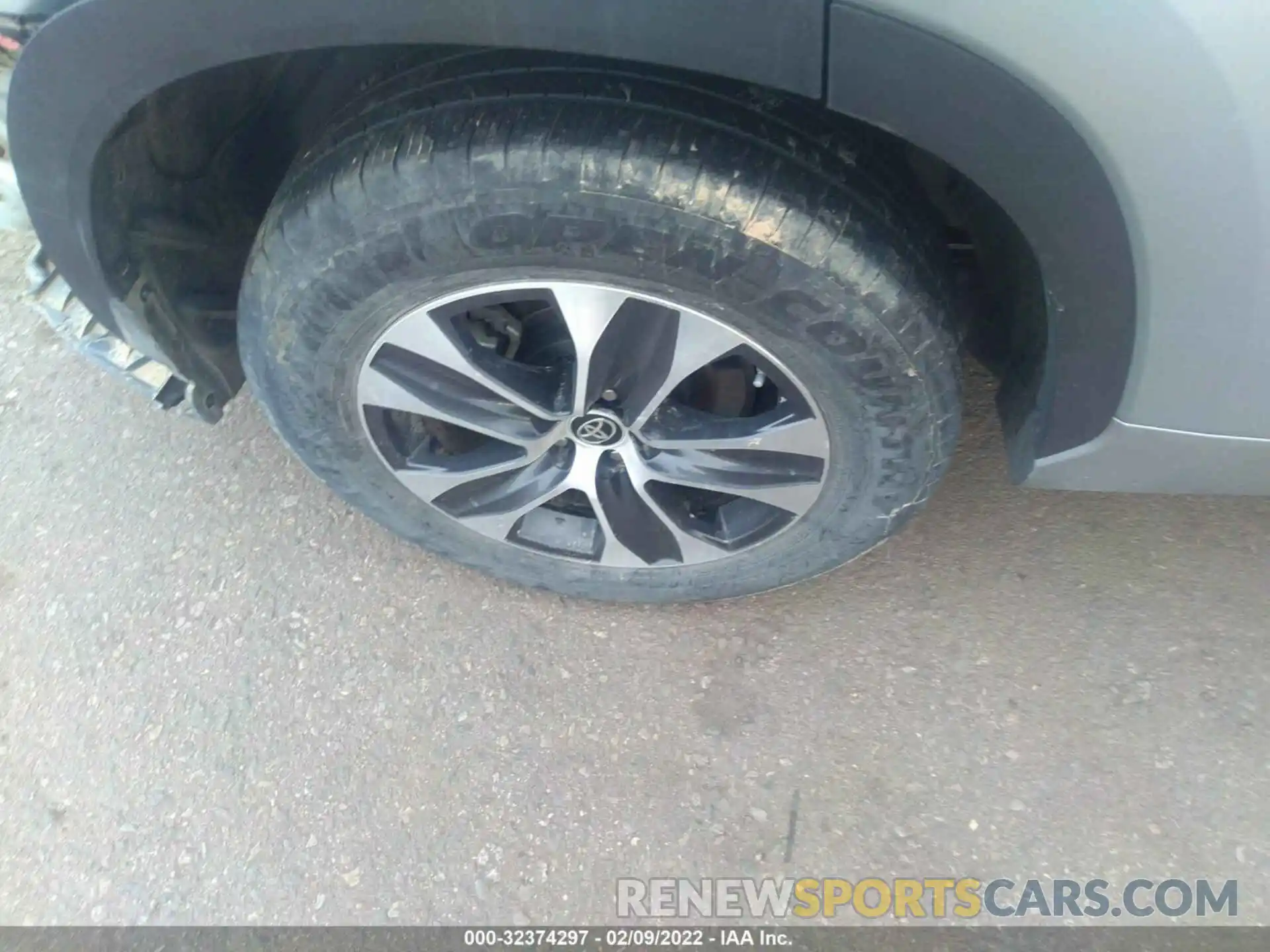 16 Photograph of a damaged car 5TDGZRBH8LS500209 TOYOTA HIGHLANDER 2020