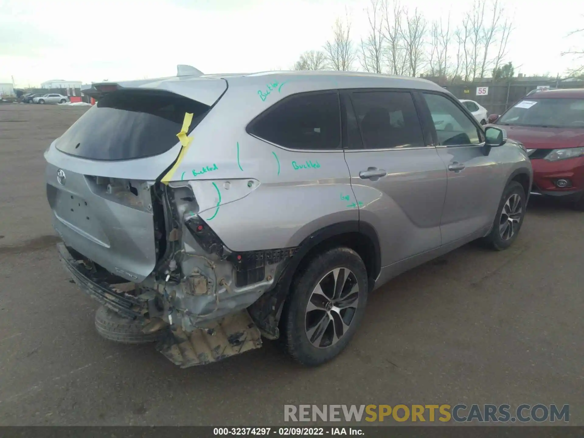 4 Photograph of a damaged car 5TDGZRBH8LS500209 TOYOTA HIGHLANDER 2020