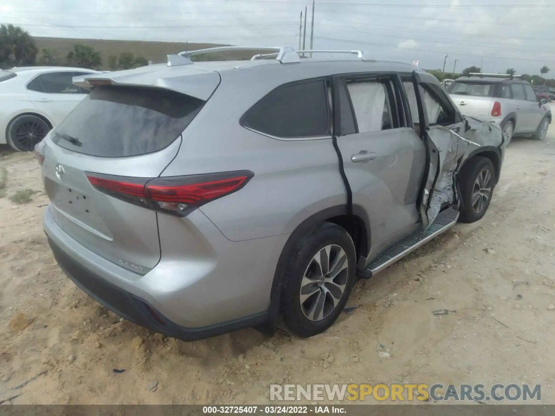 4 Photograph of a damaged car 5TDGZRBH8LS502848 TOYOTA HIGHLANDER 2020