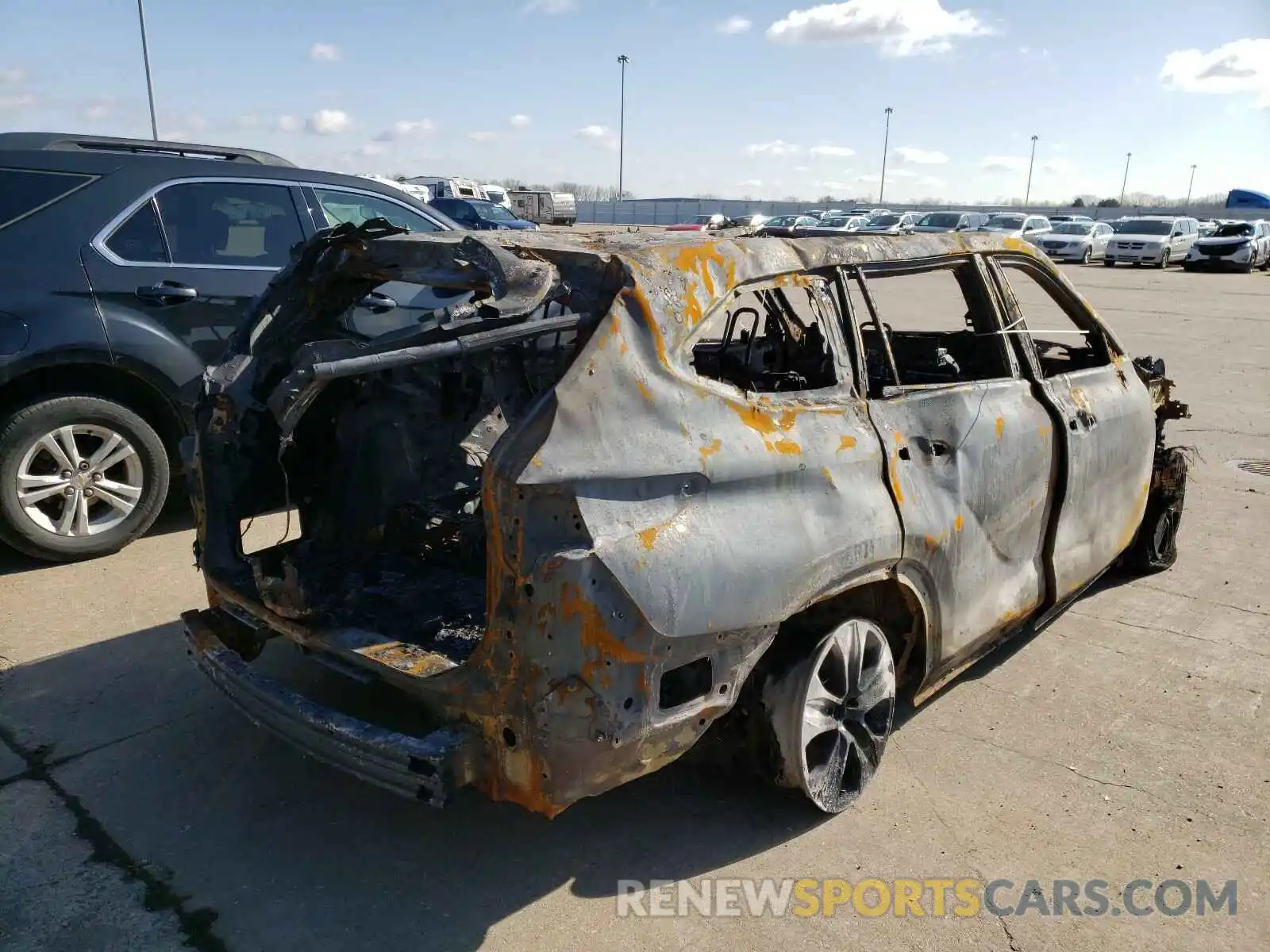 4 Photograph of a damaged car 5TDGZRBH9LS507251 TOYOTA HIGHLANDER 2020