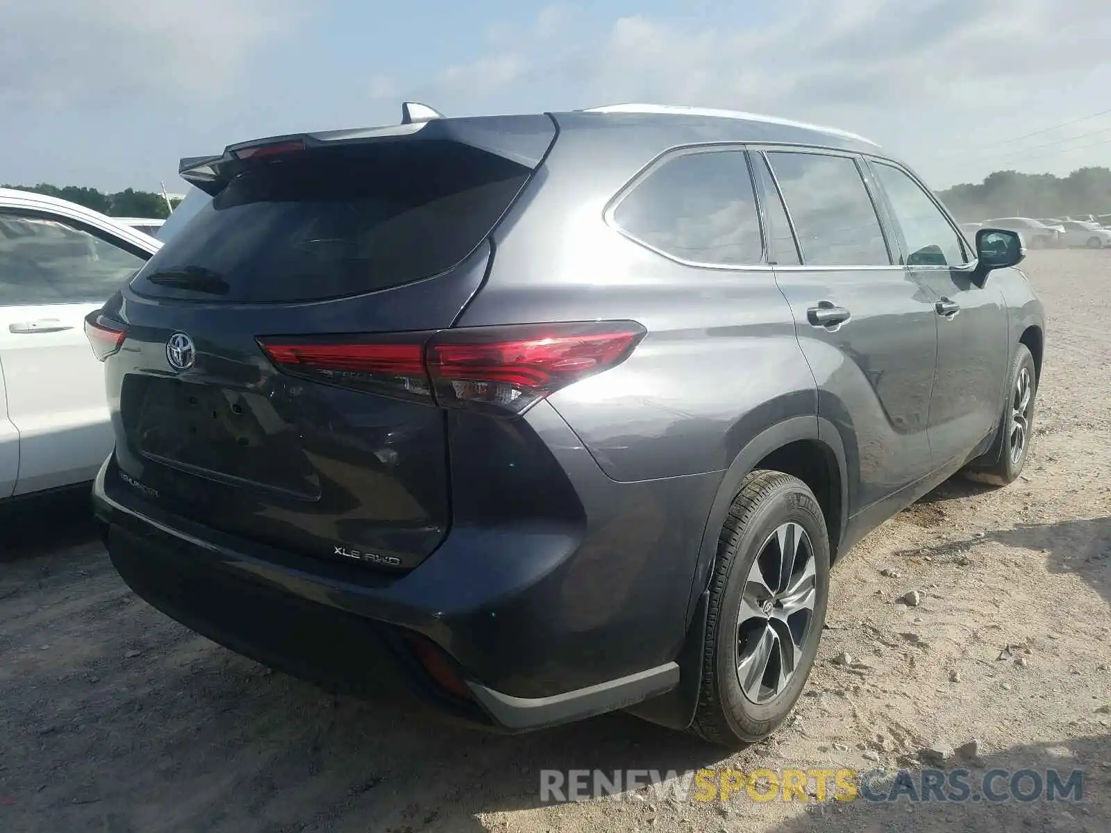 4 Photograph of a damaged car 5TDGZRBHXLS010404 TOYOTA HIGHLANDER 2020