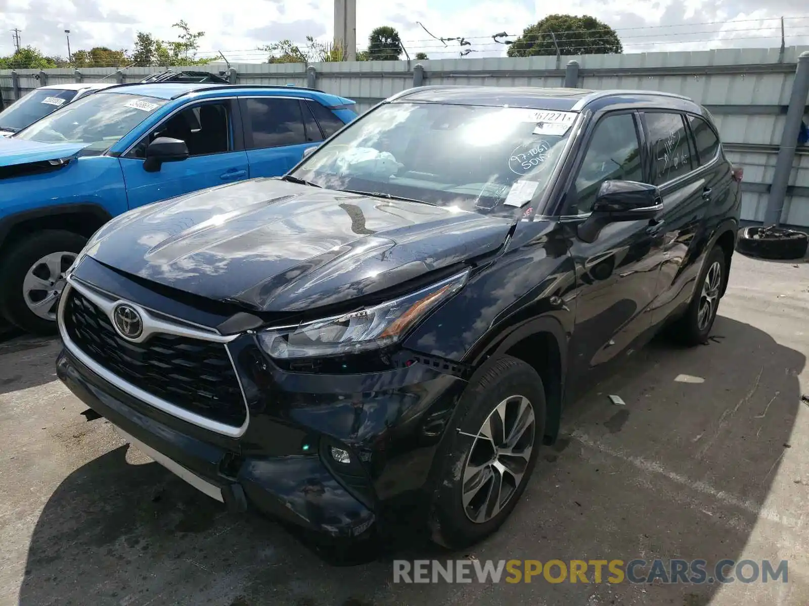 2 Photograph of a damaged car 5TDGZRBHXLS019202 TOYOTA HIGHLANDER 2020