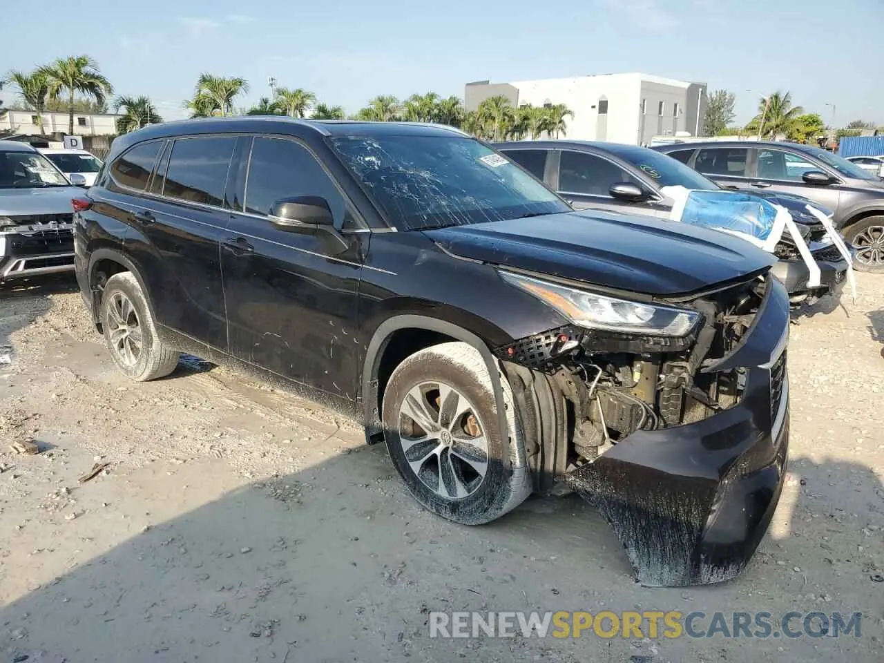 4 Photograph of a damaged car 5TDGZRBHXLS043872 TOYOTA HIGHLANDER 2020