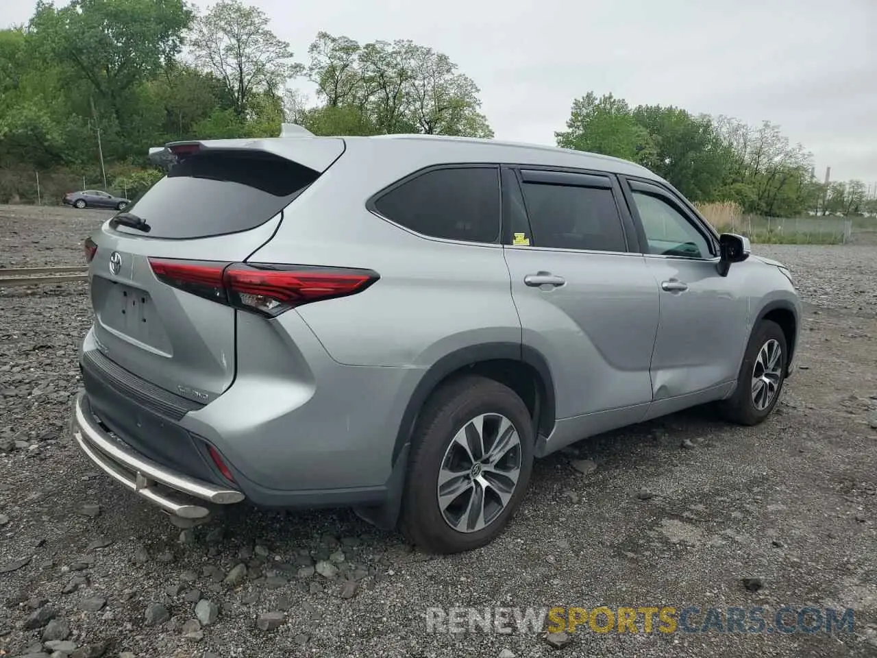 3 Photograph of a damaged car 5TDGZRBHXLS504665 TOYOTA HIGHLANDER 2020