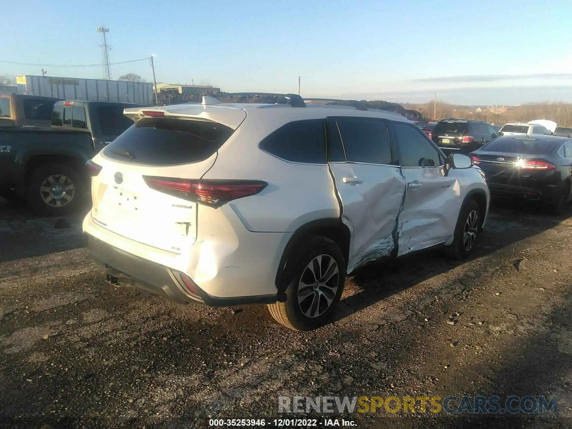 4 Photograph of a damaged car 5TDHARAH4LS500723 TOYOTA HIGHLANDER 2020