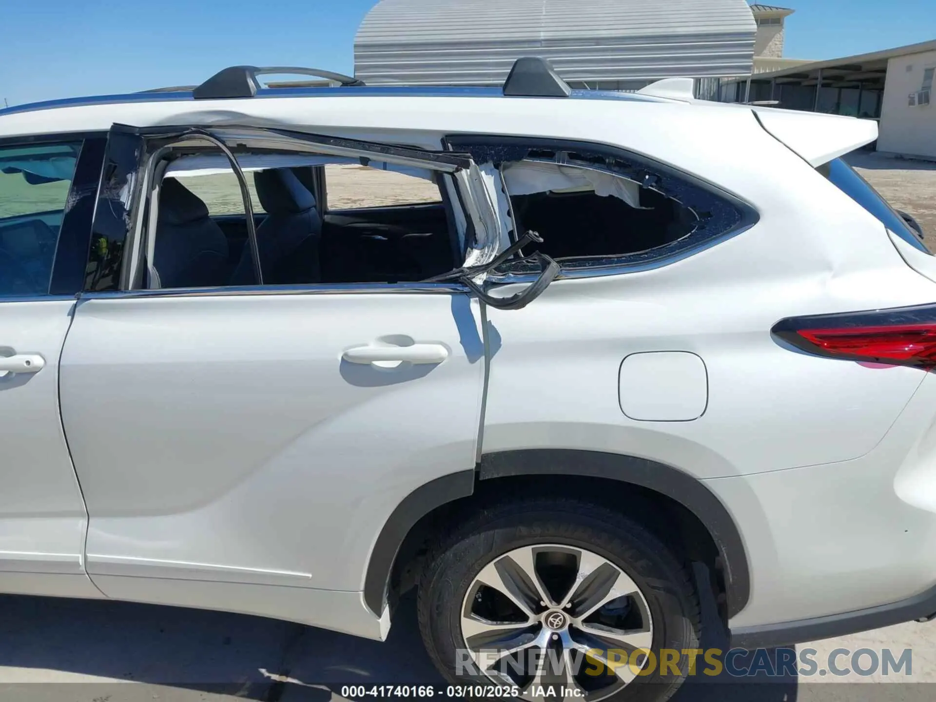 18 Photograph of a damaged car 5TDHARAH6LS501582 TOYOTA HIGHLANDER 2020