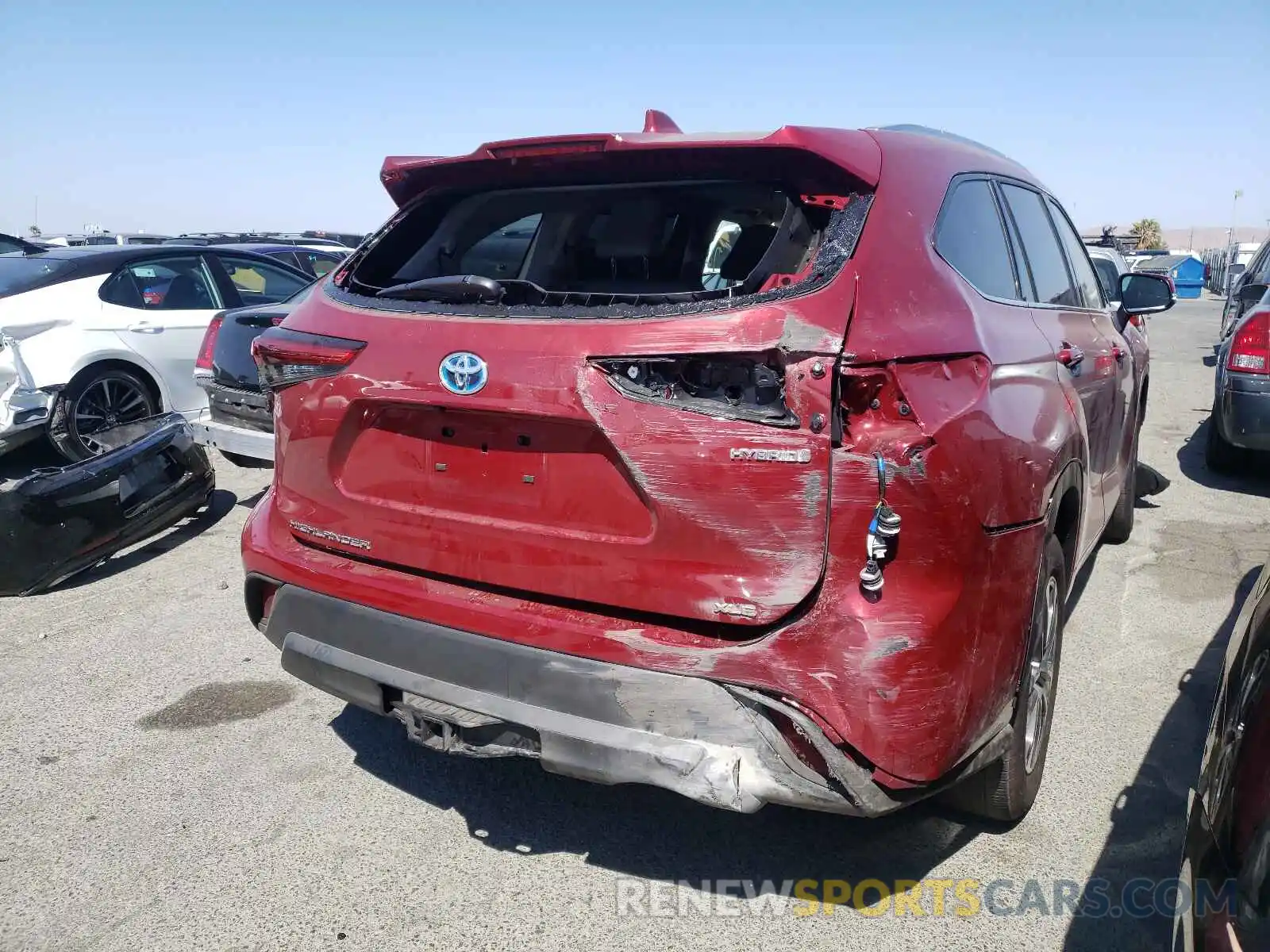 4 Photograph of a damaged car 5TDHARAH7LS503163 TOYOTA HIGHLANDER 2020