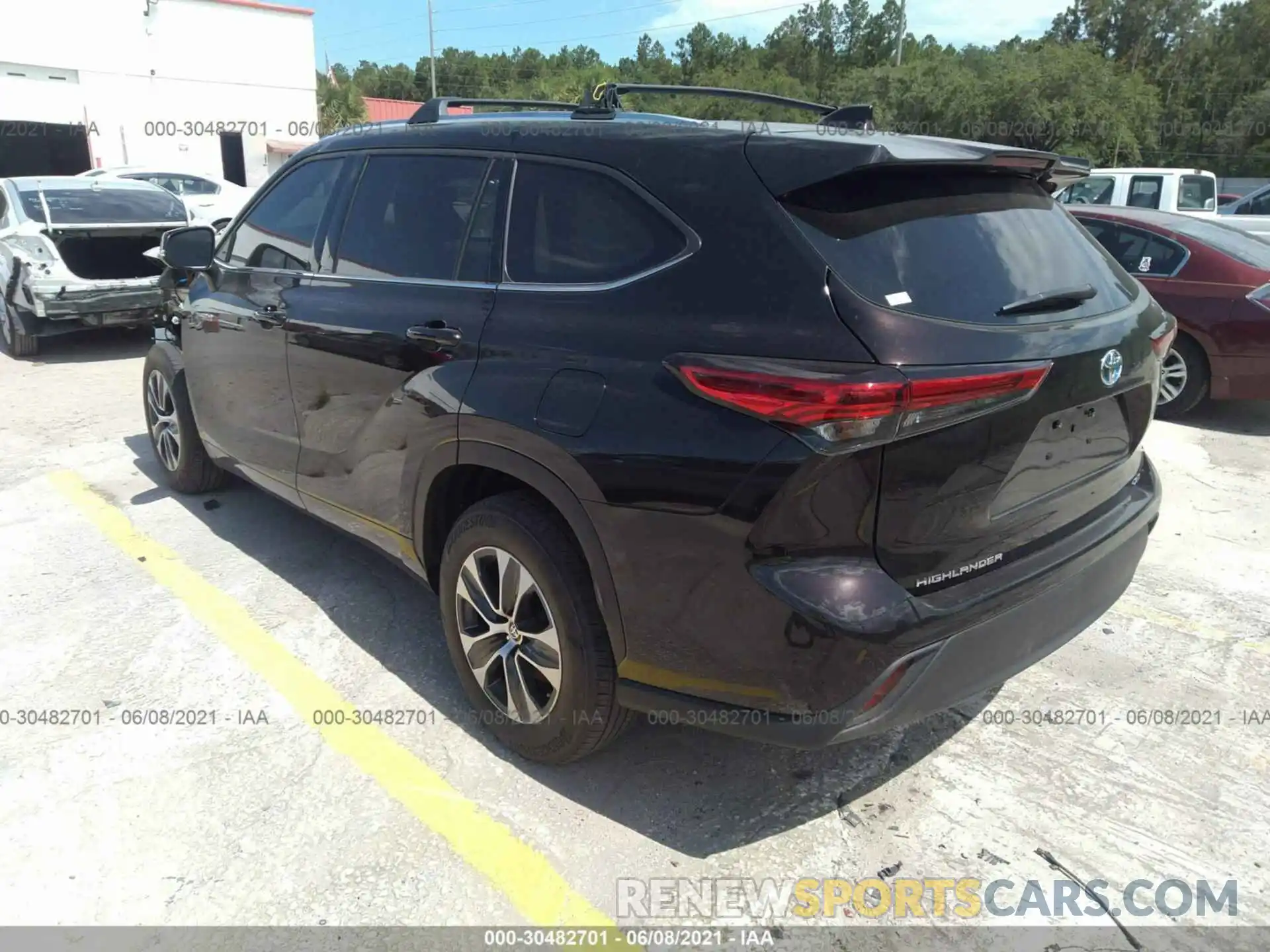 3 Photograph of a damaged car 5TDHARAH8LS004274 TOYOTA HIGHLANDER 2020