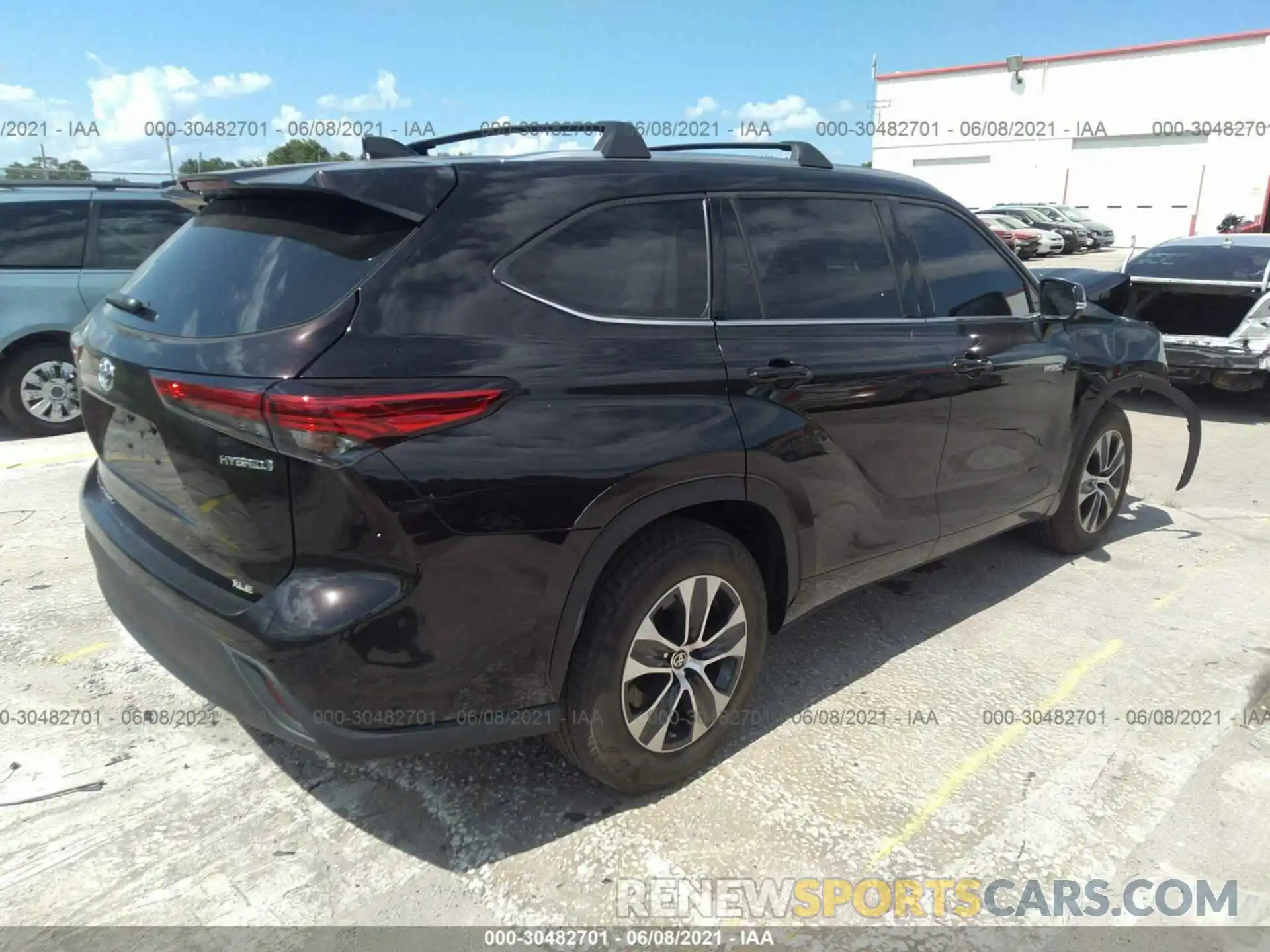 4 Photograph of a damaged car 5TDHARAH8LS004274 TOYOTA HIGHLANDER 2020