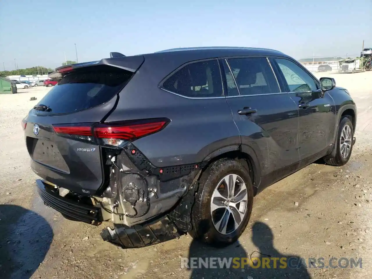 4 Photograph of a damaged car 5TDHBRCH0LS000519 TOYOTA HIGHLANDER 2020