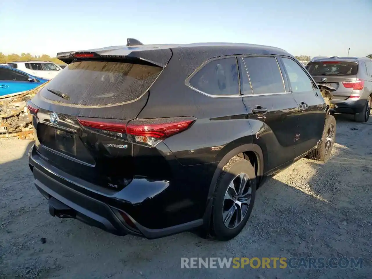 4 Photograph of a damaged car 5TDHBRCH0LS505315 TOYOTA HIGHLANDER 2020