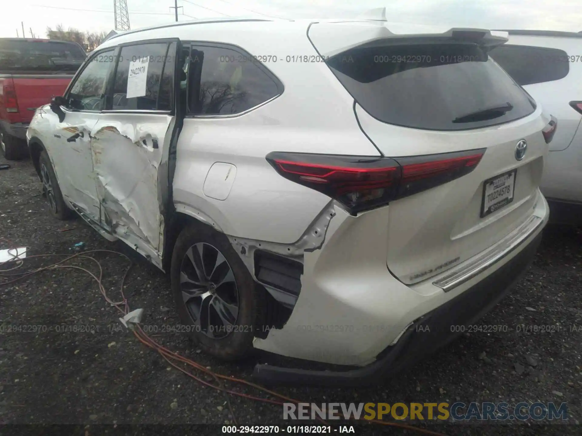 3 Photograph of a damaged car 5TDHBRCH0LS509574 TOYOTA HIGHLANDER 2020