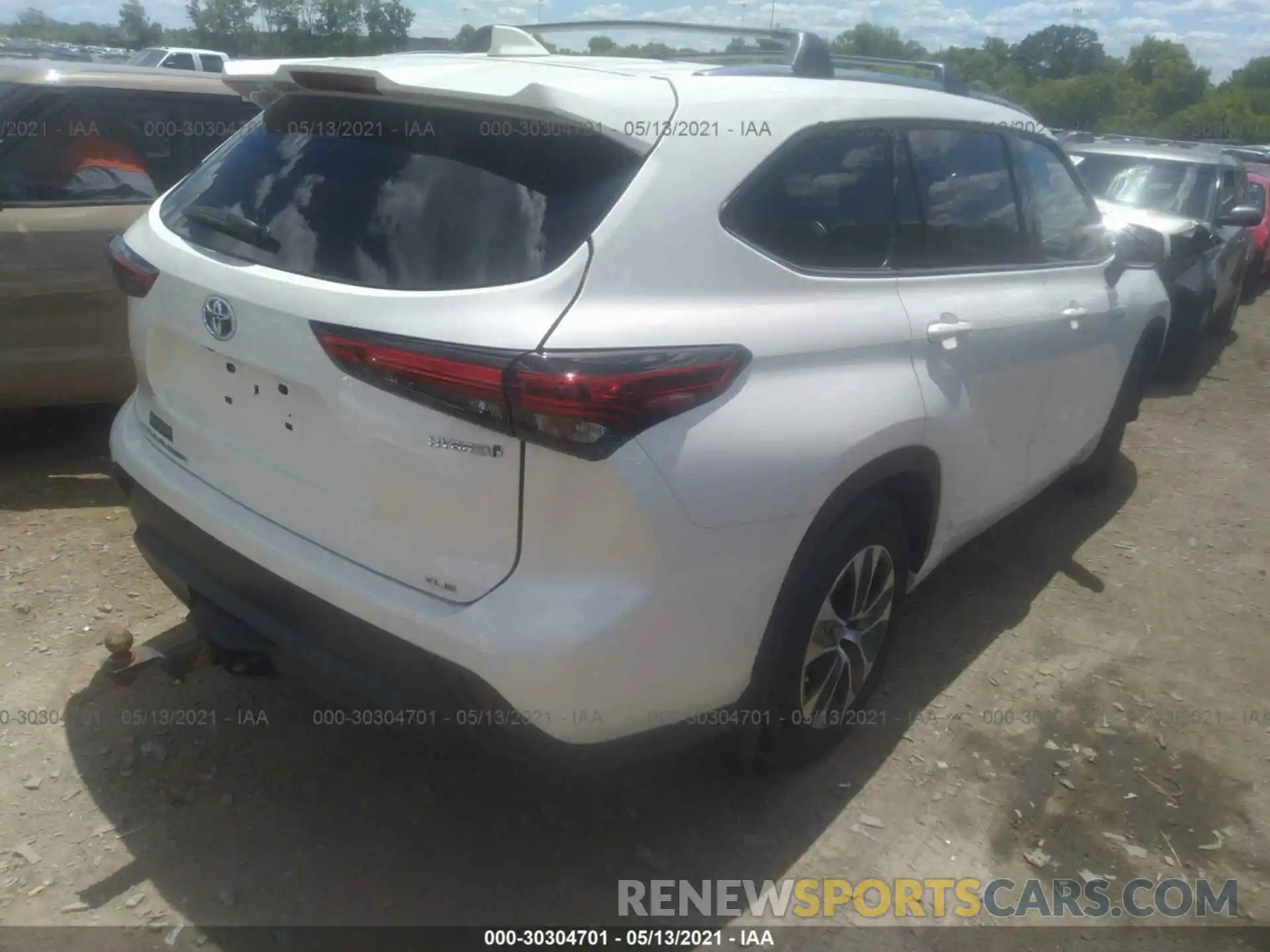 4 Photograph of a damaged car 5TDHBRCH0LS511177 TOYOTA HIGHLANDER 2020