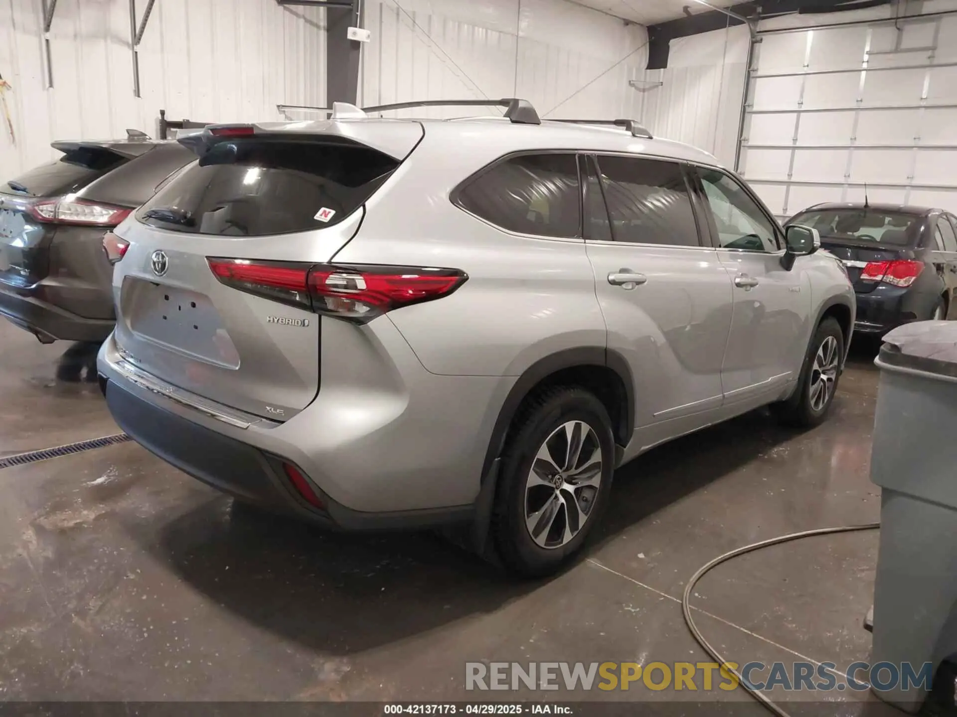 4 Photograph of a damaged car 5TDHBRCH0LS514290 TOYOTA HIGHLANDER 2020