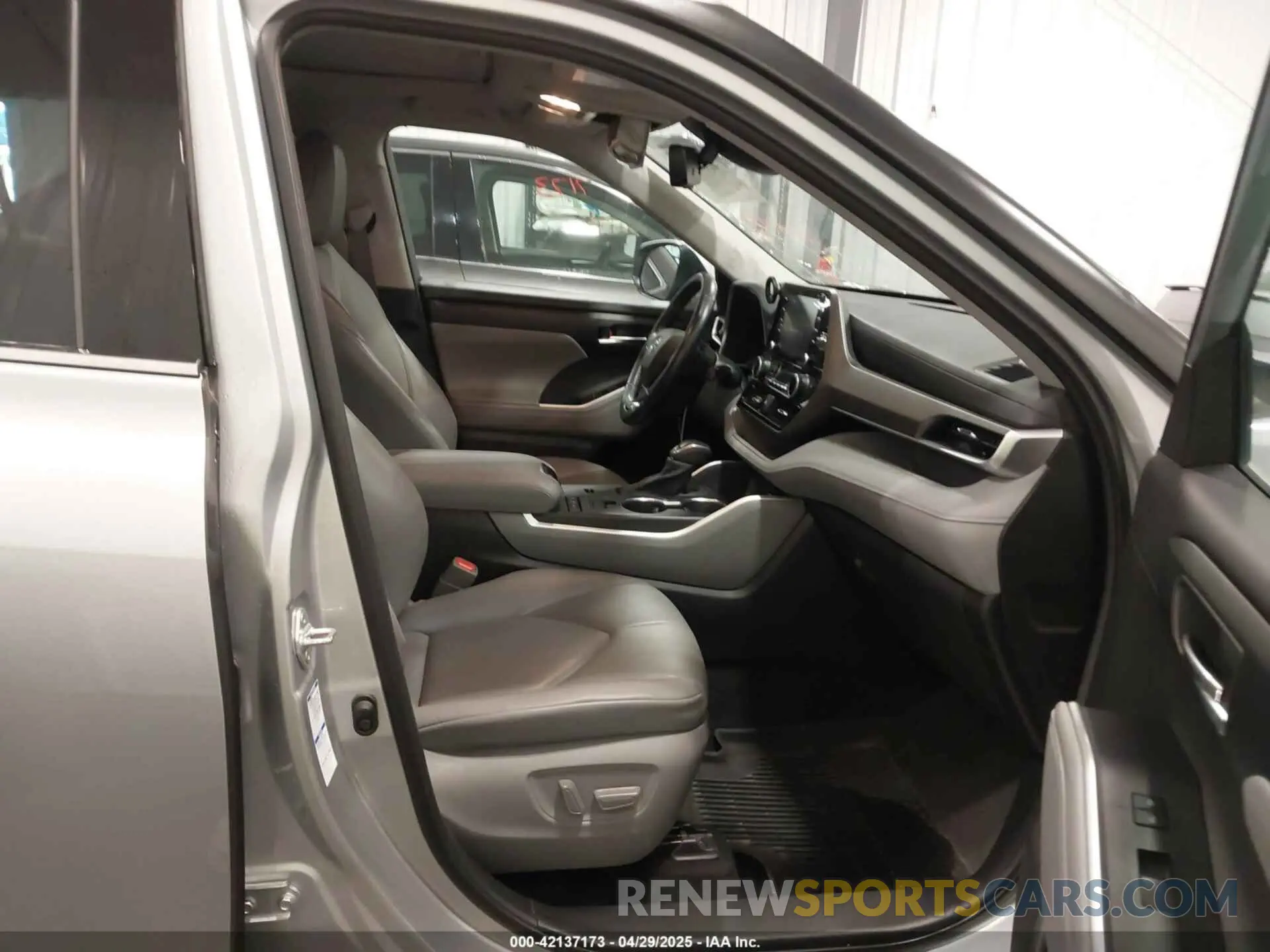 5 Photograph of a damaged car 5TDHBRCH0LS514290 TOYOTA HIGHLANDER 2020