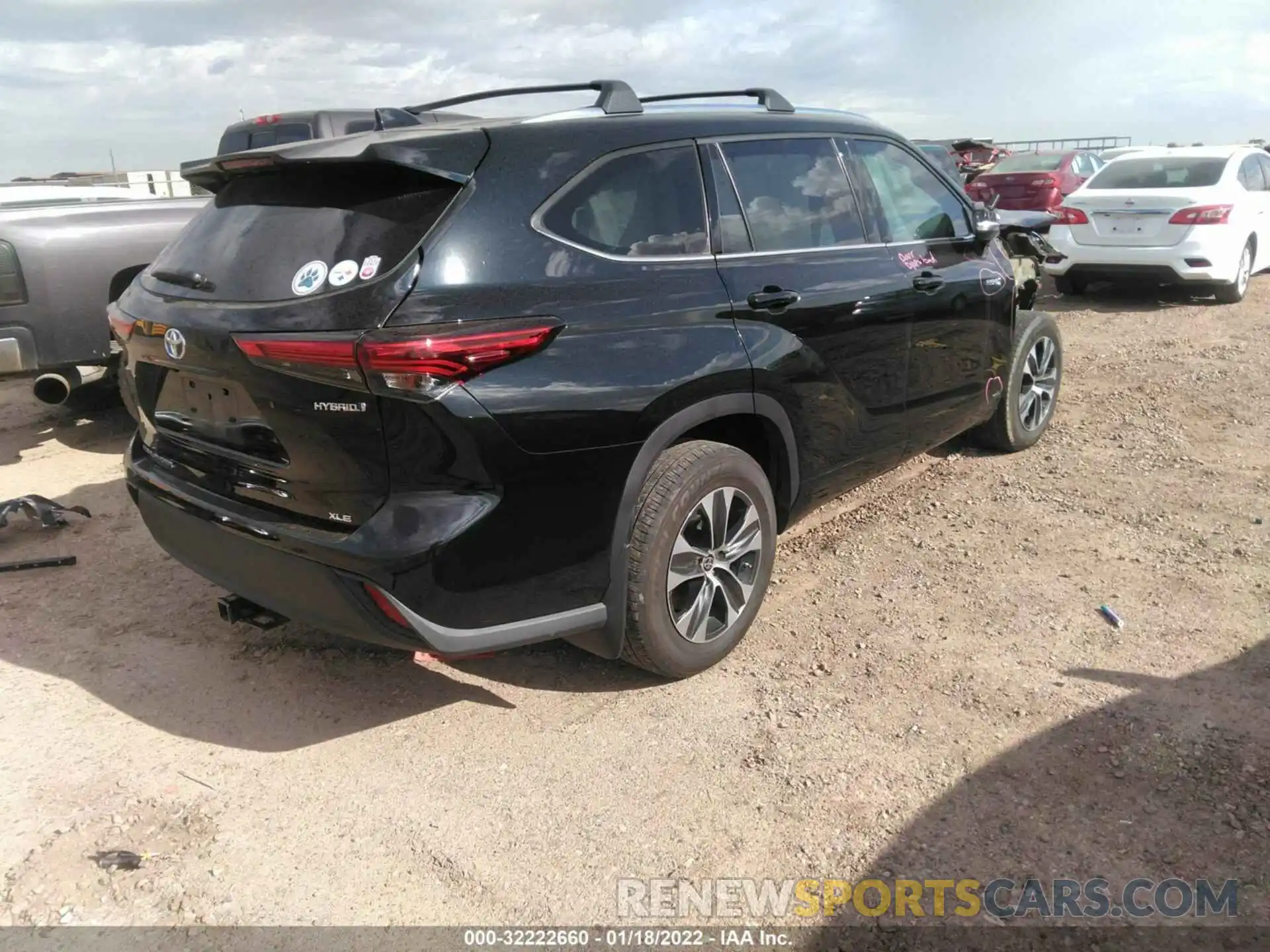 4 Photograph of a damaged car 5TDHBRCH1LS507896 TOYOTA HIGHLANDER 2020