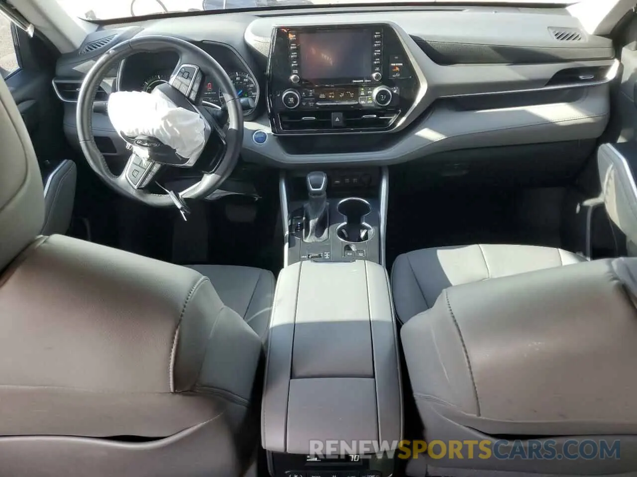 8 Photograph of a damaged car 5TDHBRCH1LS508837 TOYOTA HIGHLANDER 2020